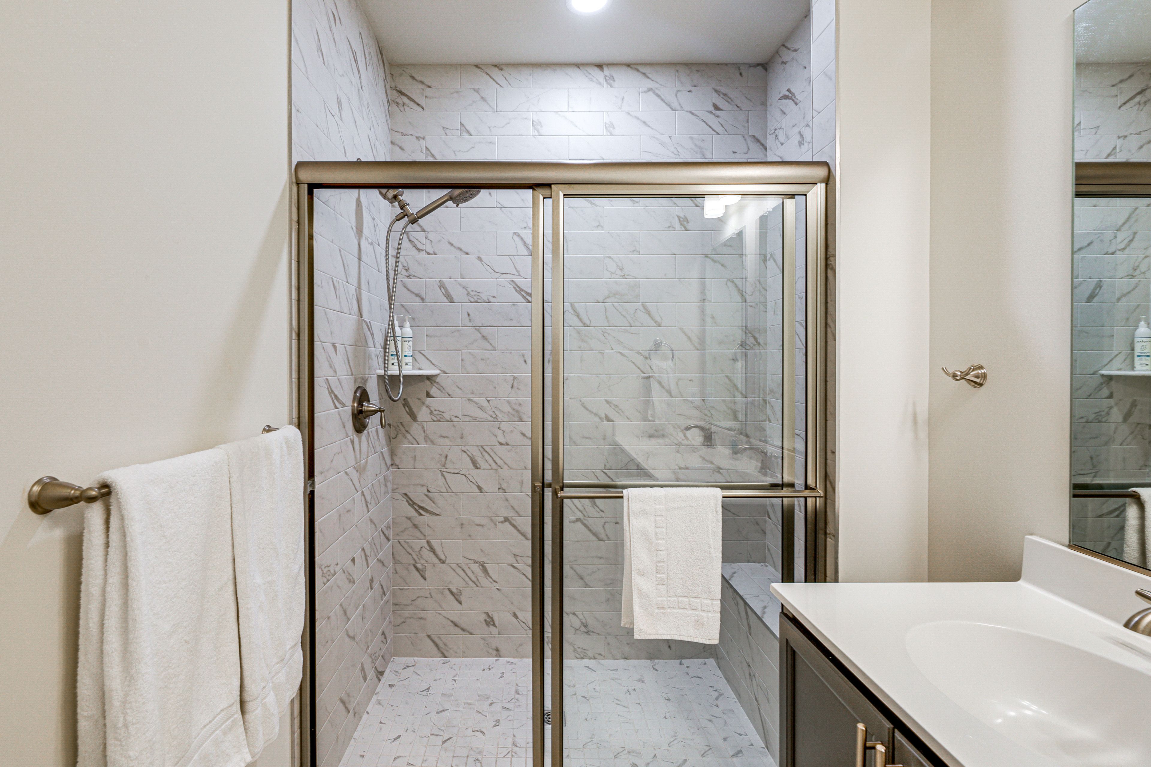 Full Bathroom | 1st Floor