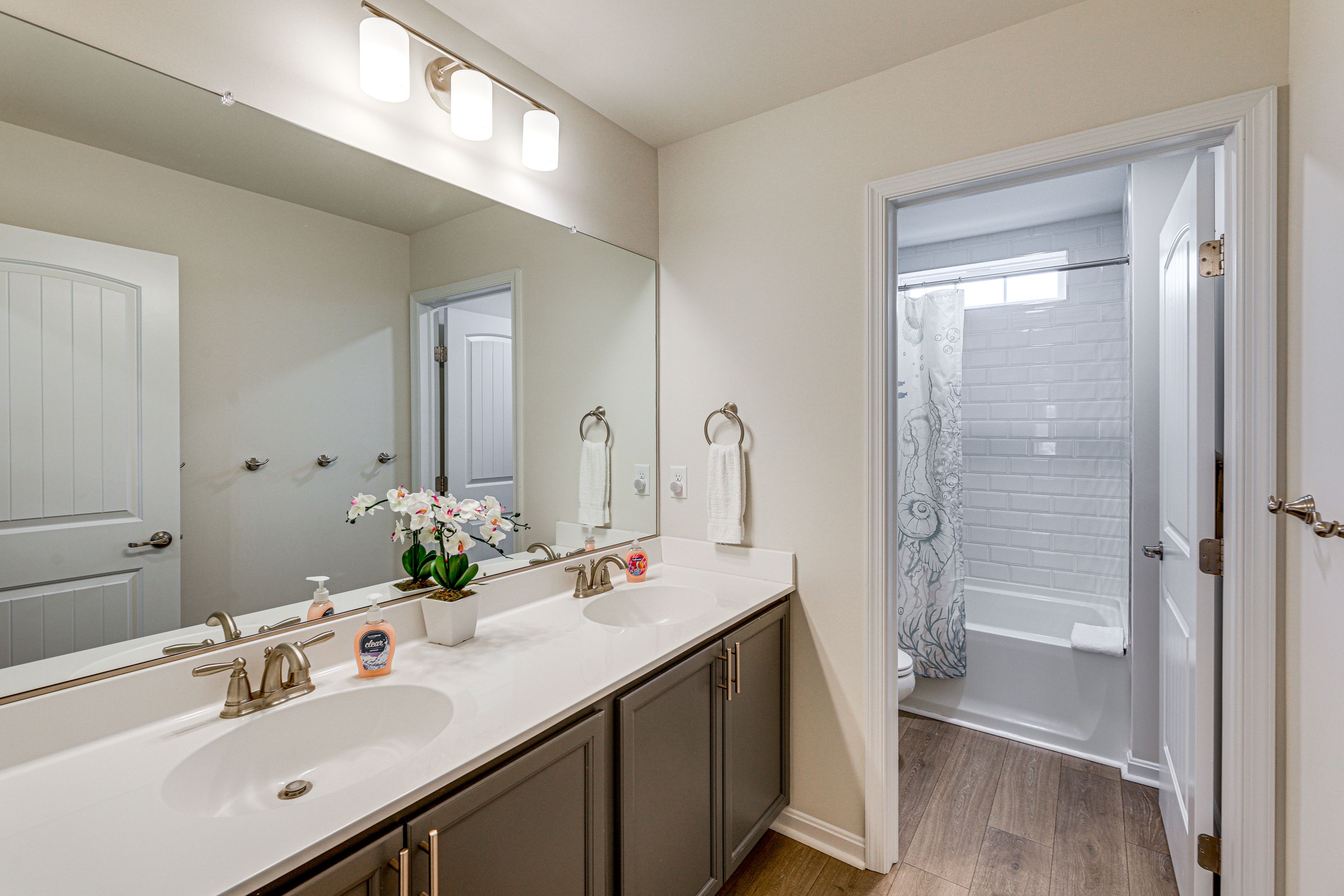 Full Bathroom | 2nd Floor