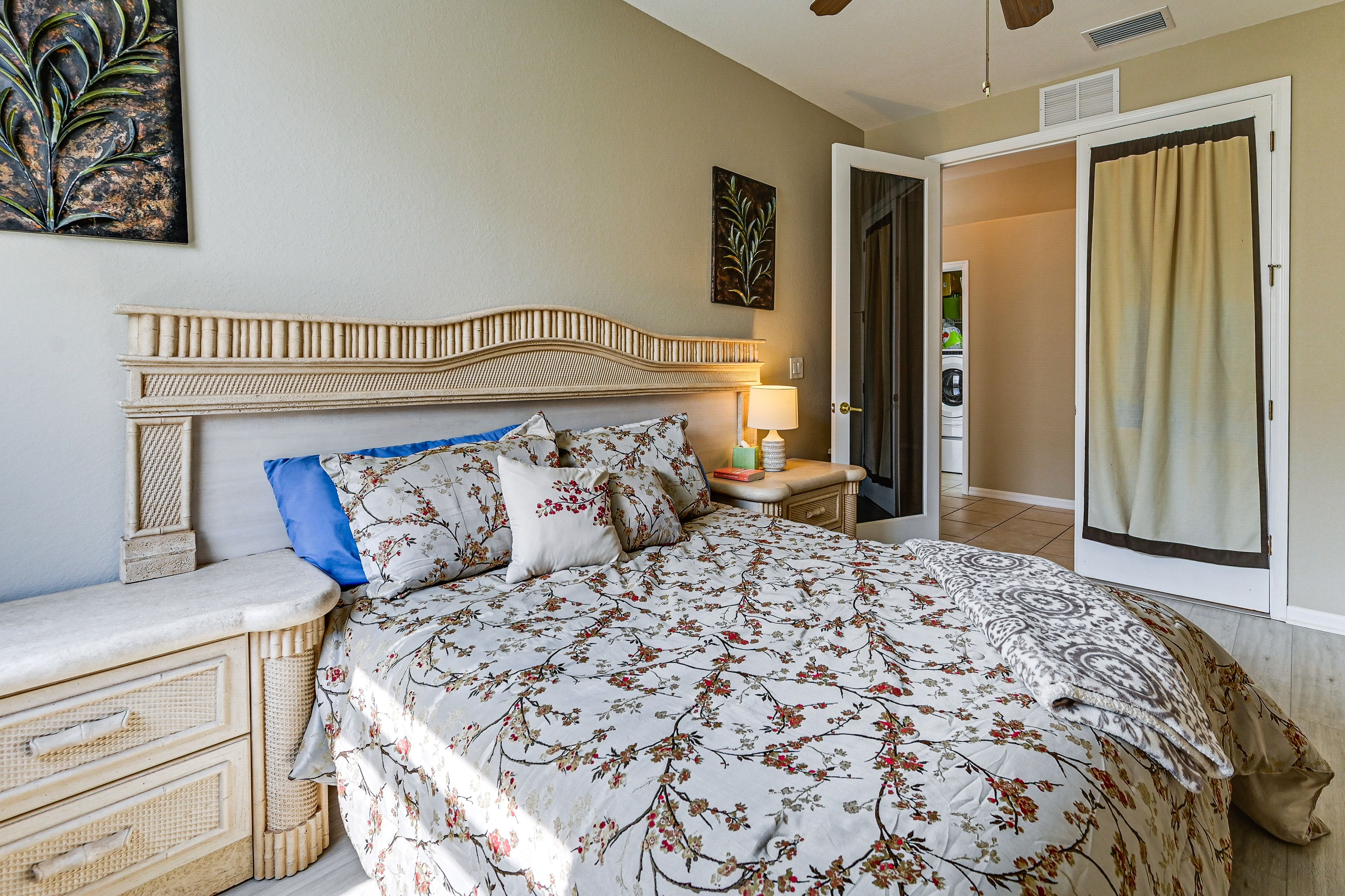 Bedroom 2 | Queen Bed