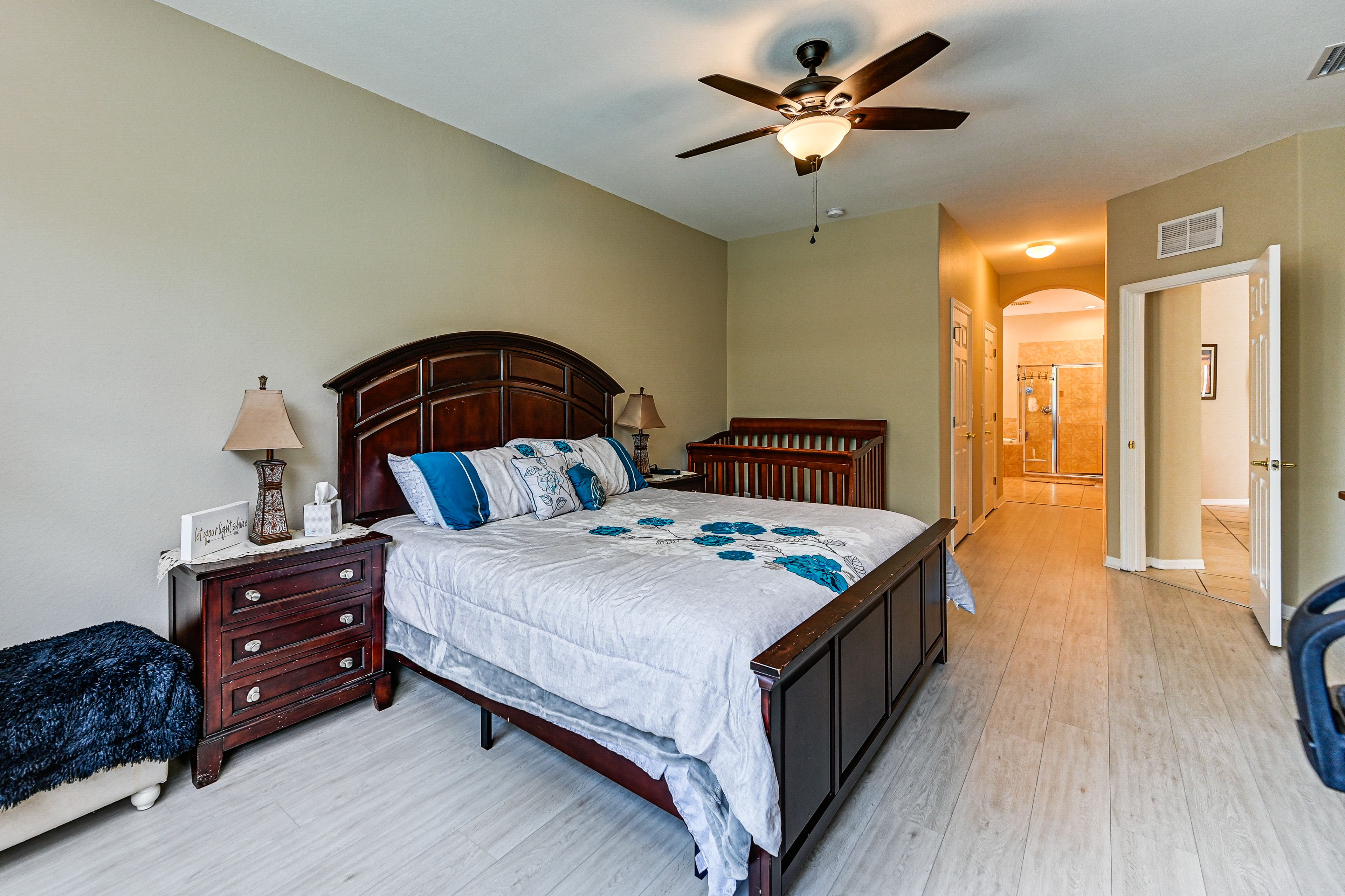 Bedroom 1 | King Bed | Crib