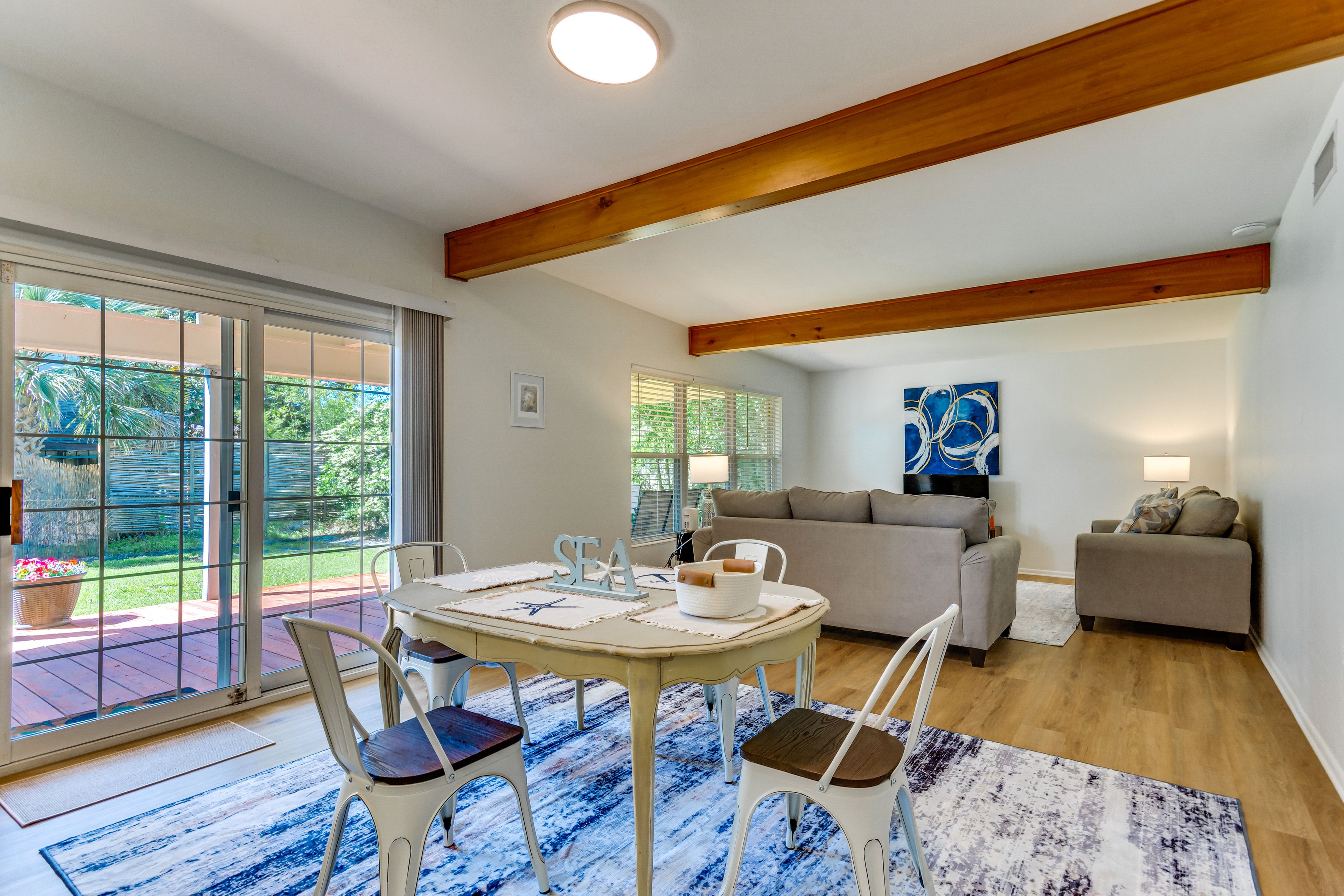 Dining Area | Dishes & Flatware Provided