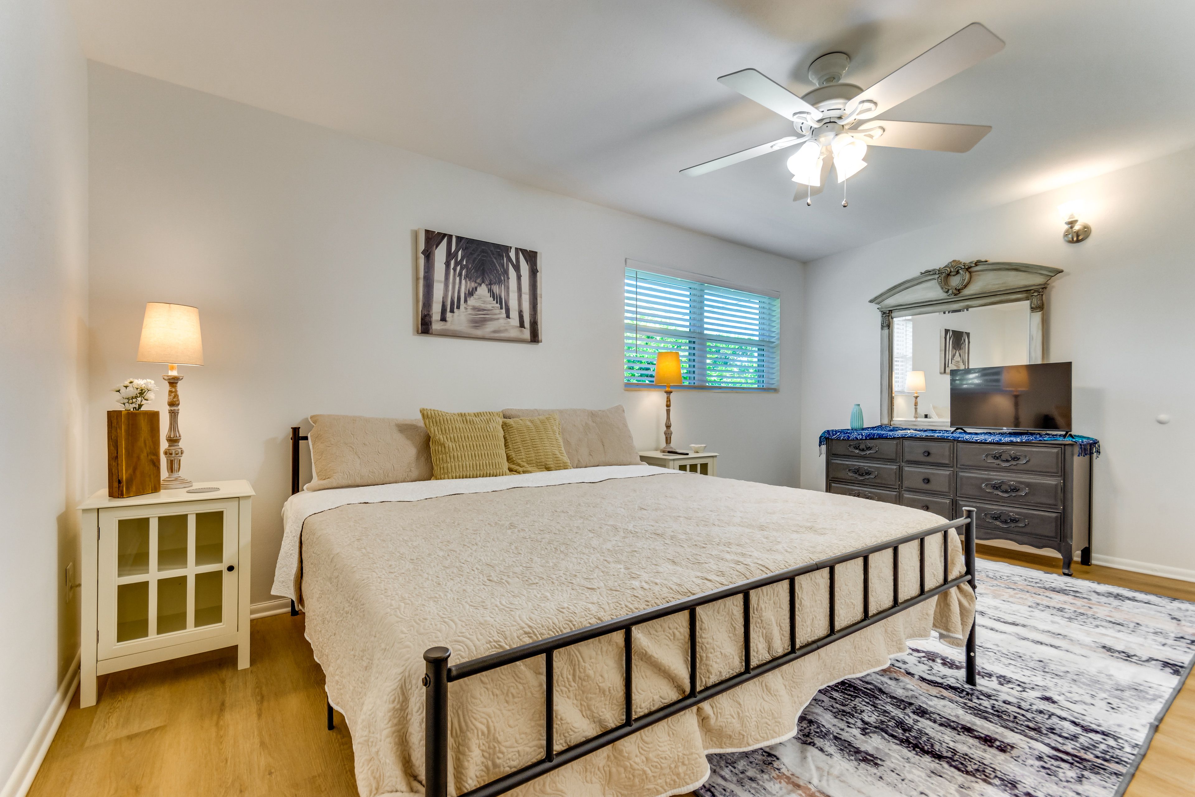 Bedroom 1 | King Bed