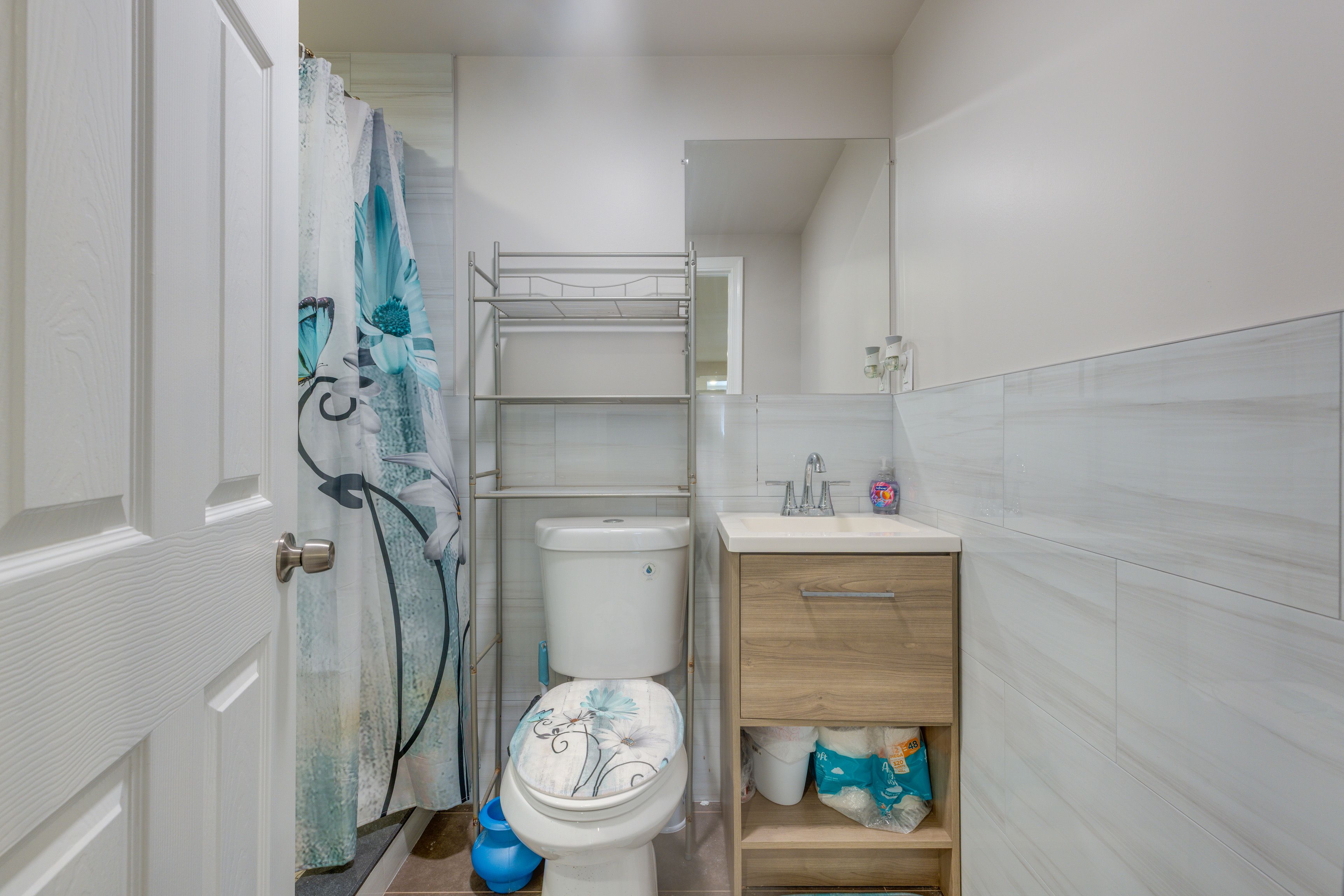 Full Bathroom | Towels & Linens Provided