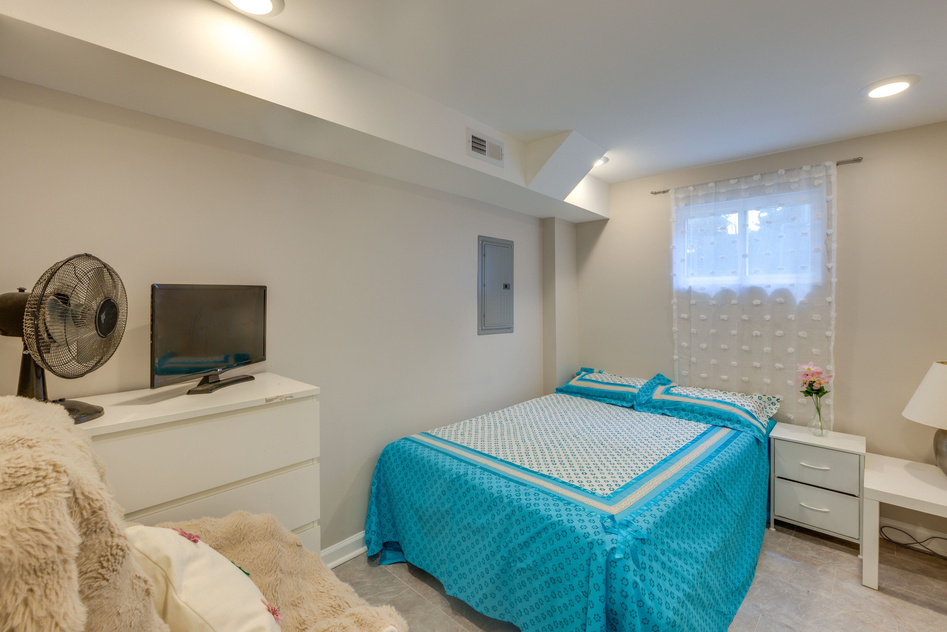 Bedroom | Full Bed