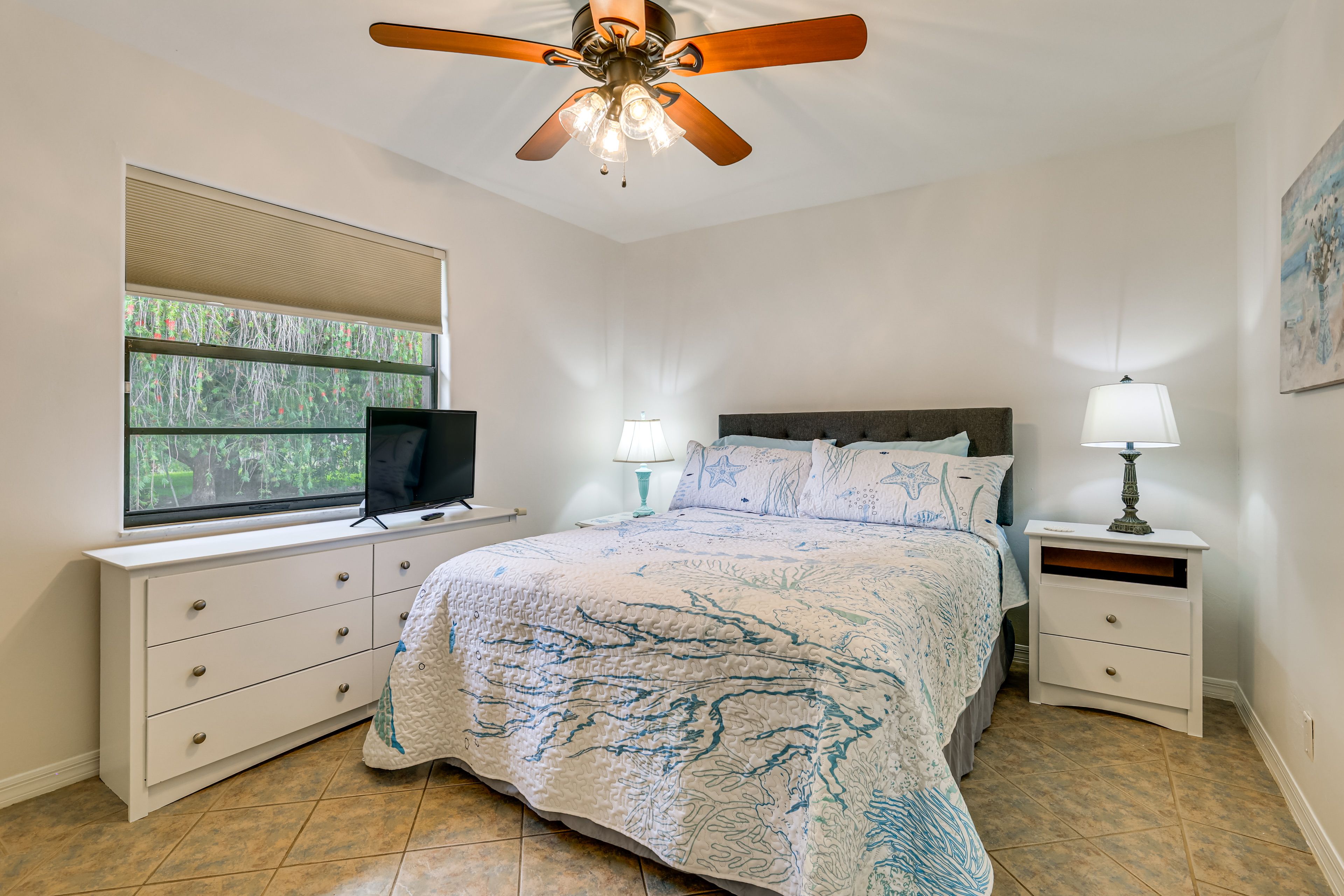 Bedroom 2 | Queen Bed