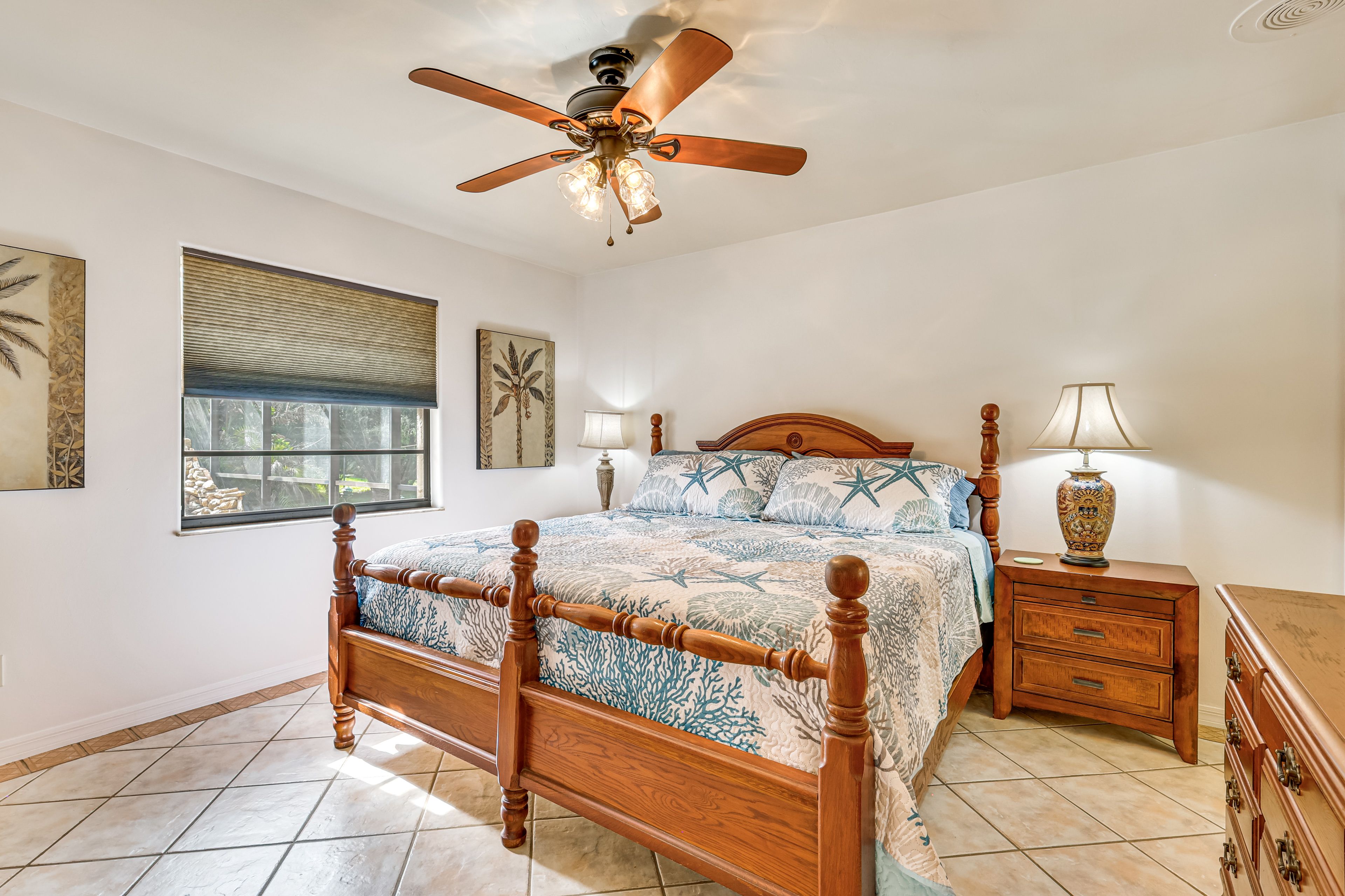 Bedroom 1 | King Bed