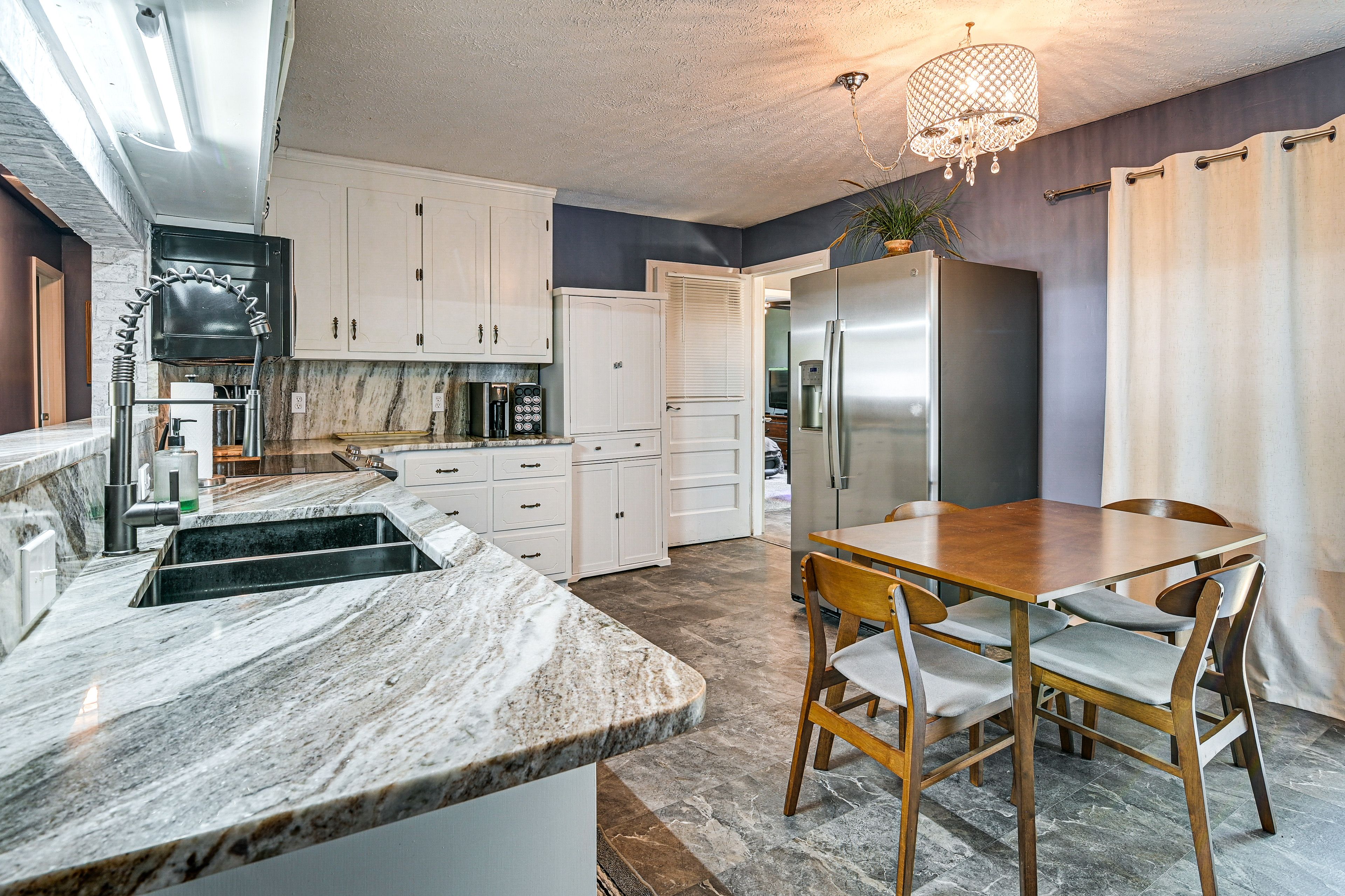 Kitchen & Dining Area | Single-Story Home