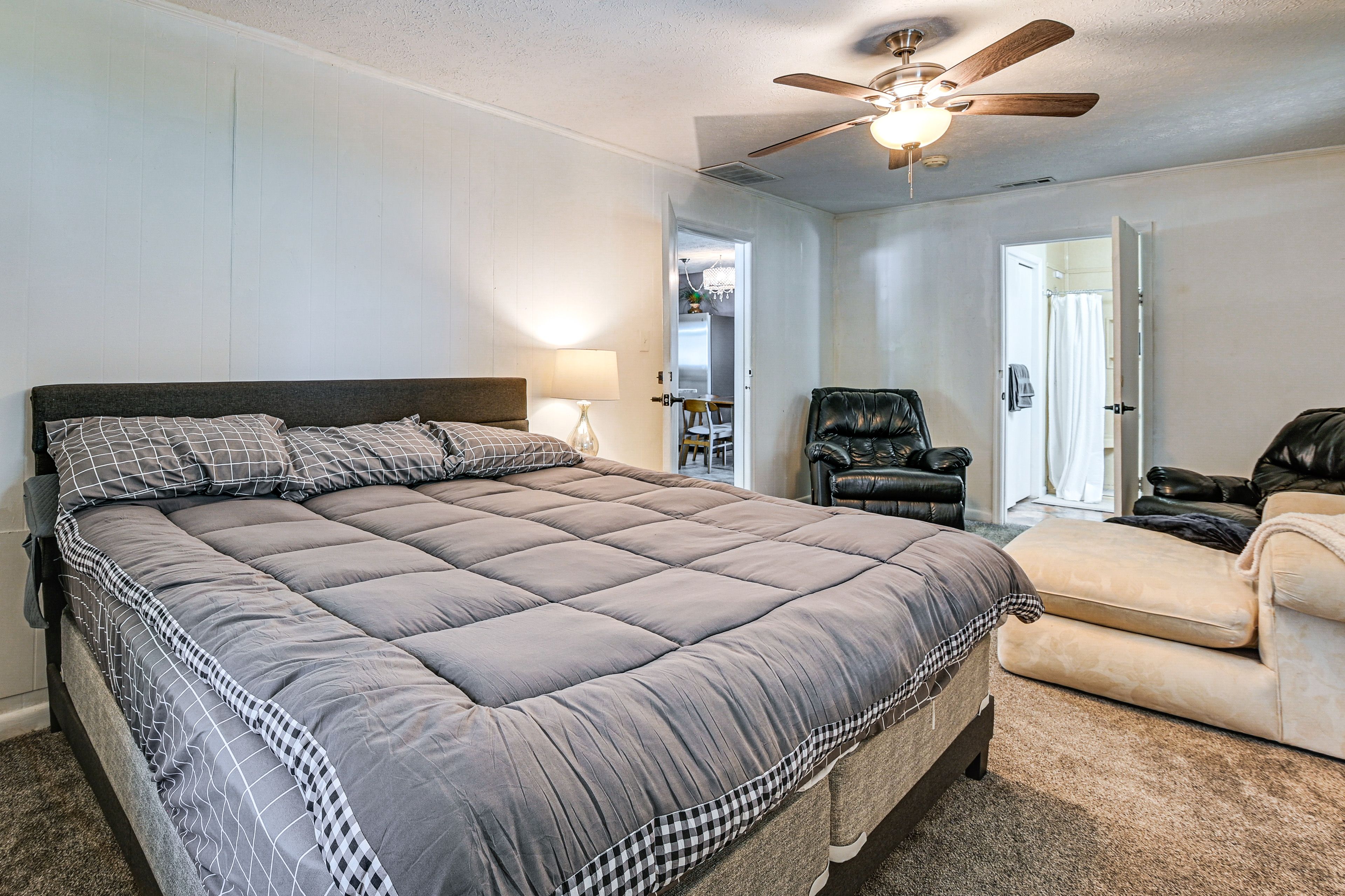 Bedroom 1 | King Bed | En-Suite Bathroom