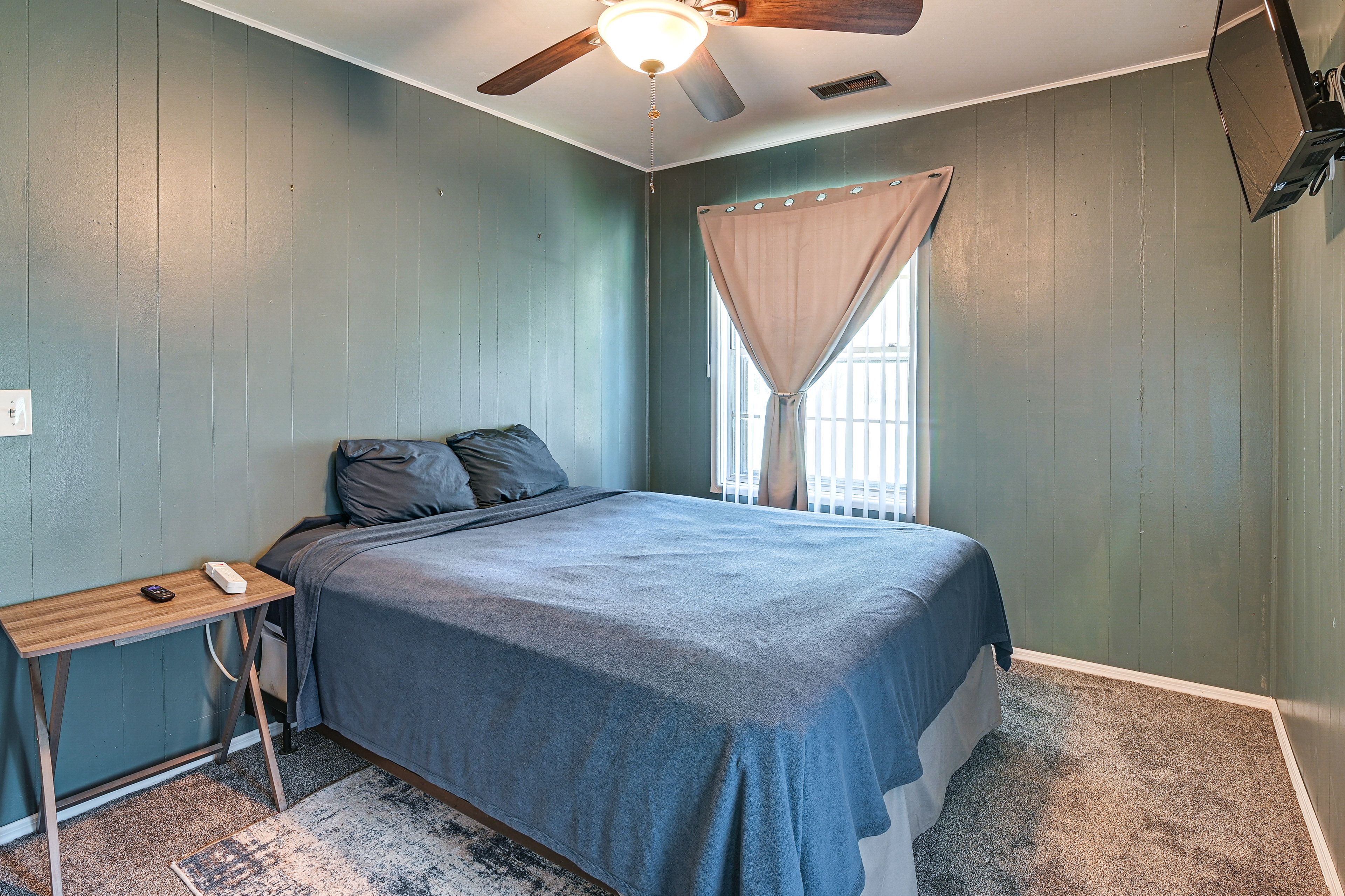 Bedroom 3 | Queen Bed