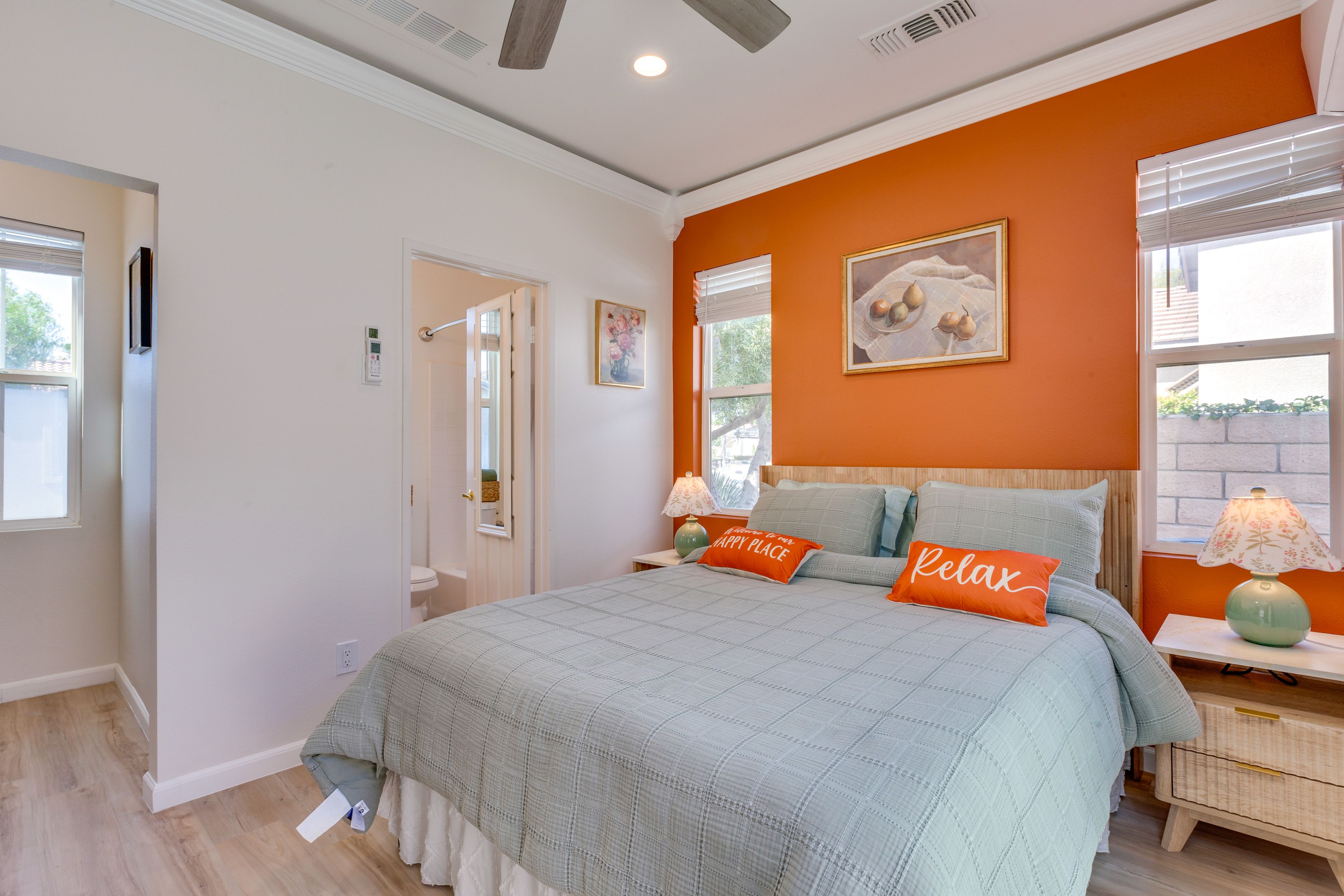 Studio | Queen Bed