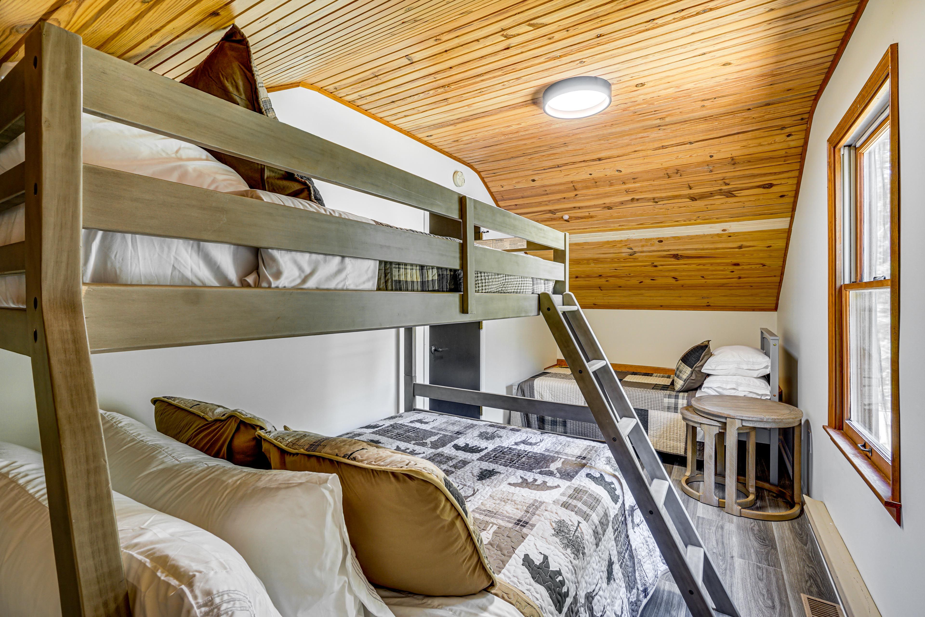 Bedroom 2 | Twin/Queen Bunk Bed | Twin Bed | 2nd Floor