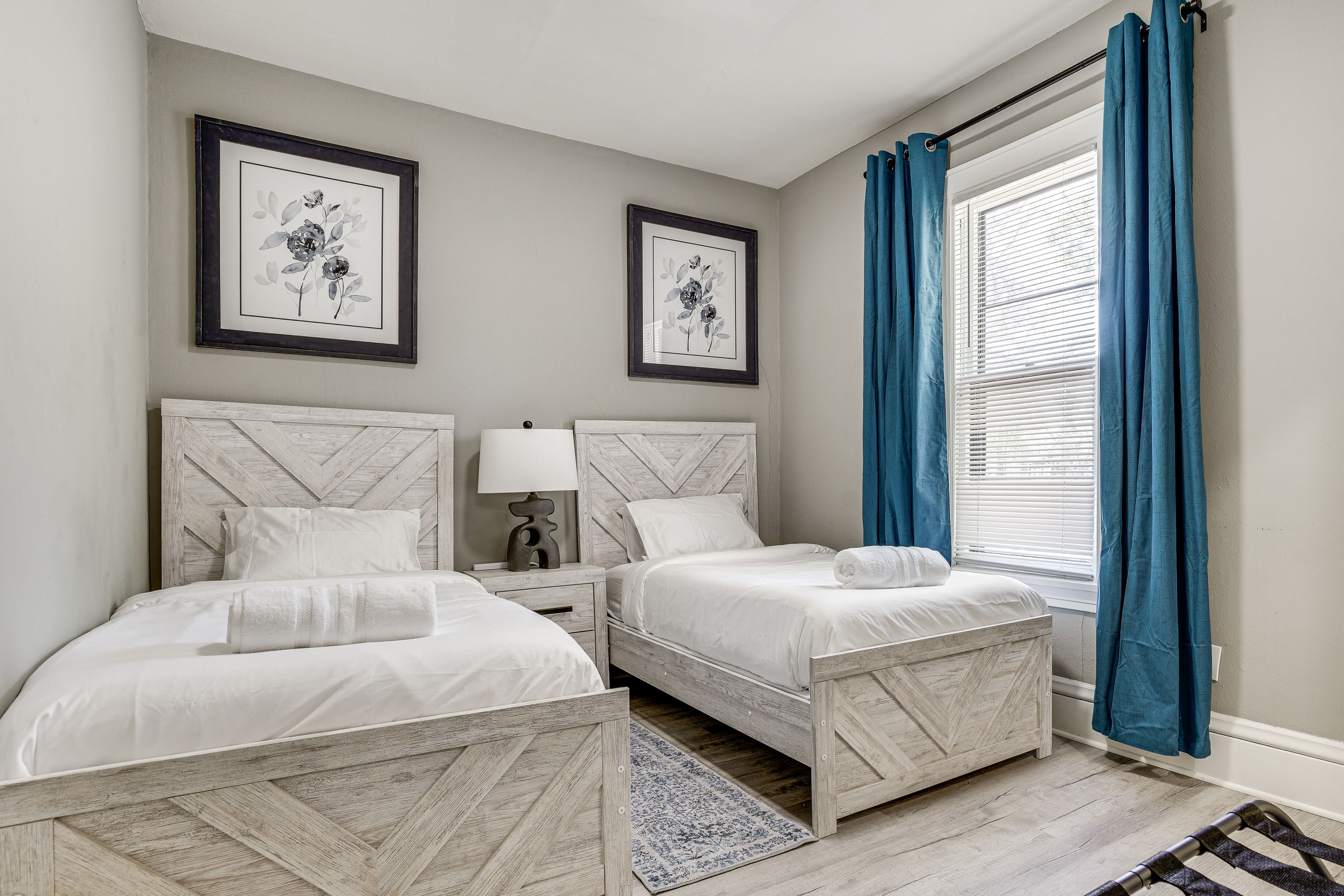 Bedroom 2 | 2 Twin Beds