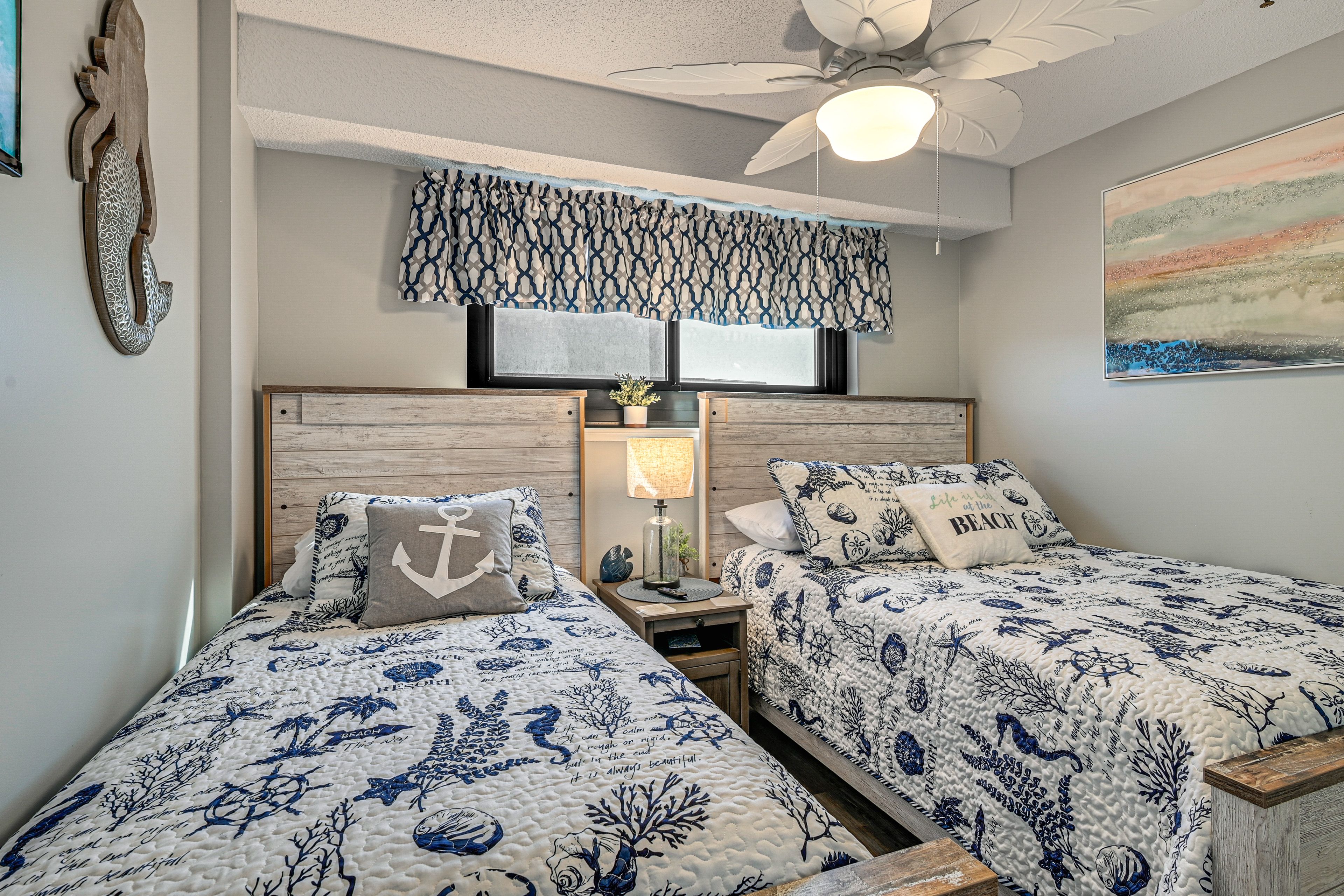 Bedroom 2 | Queen Bed | Twin Bed