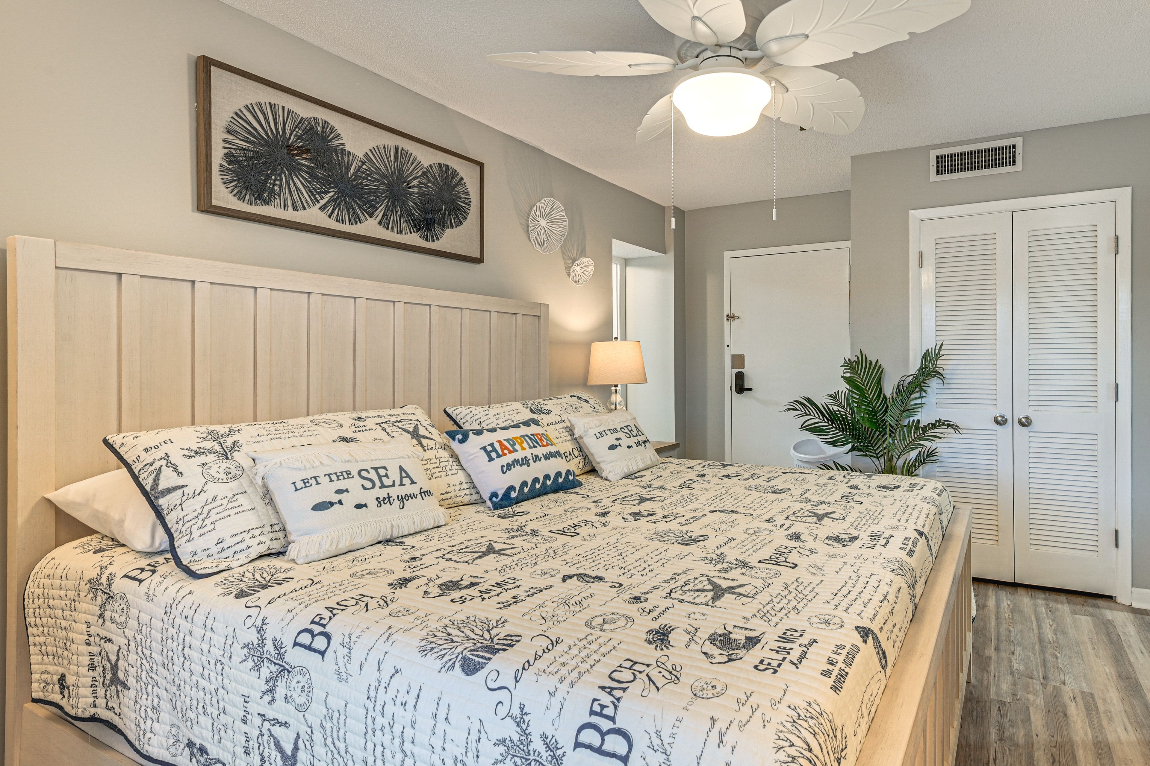 Bedroom 1 | King Bed