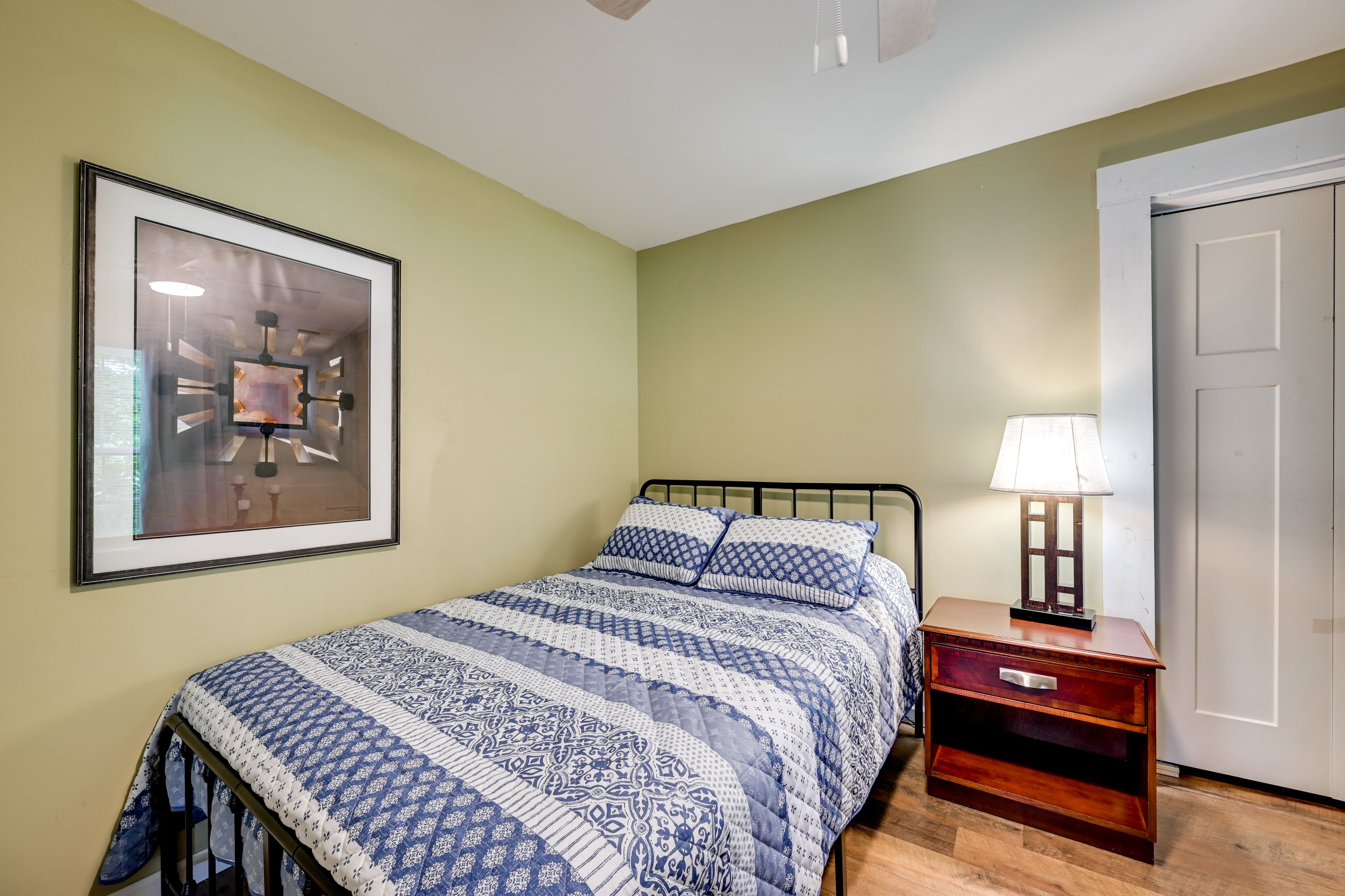 Bedroom 2 | Queen Bed
