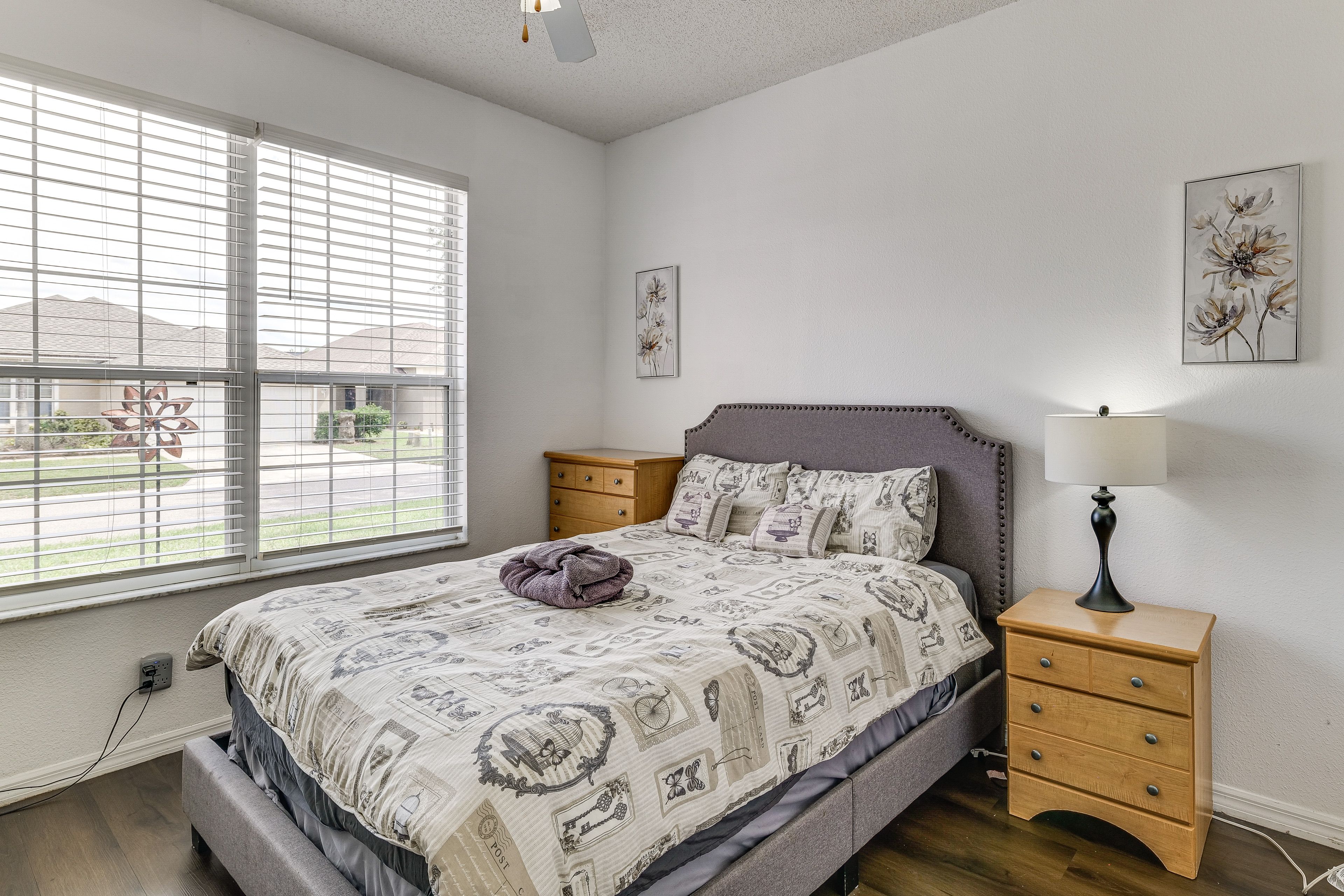 Bedroom 2 | Queen Bed