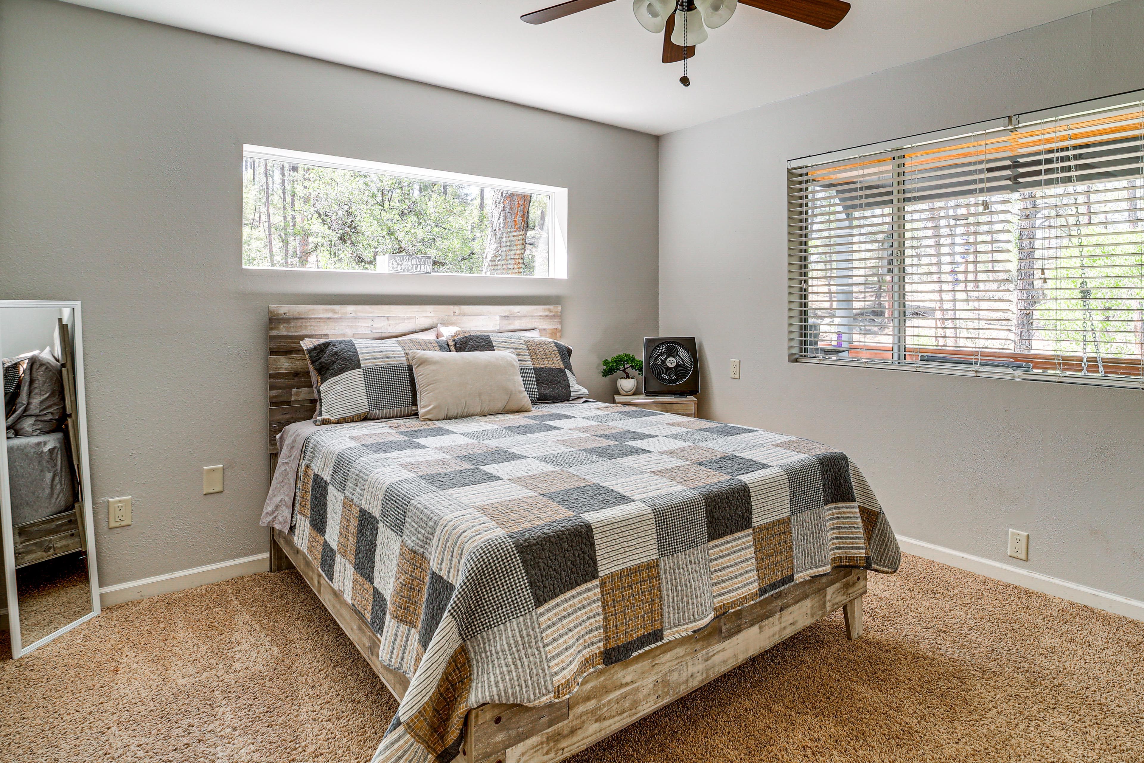 Bedroom 1 | Queen Bed | 1st Floor