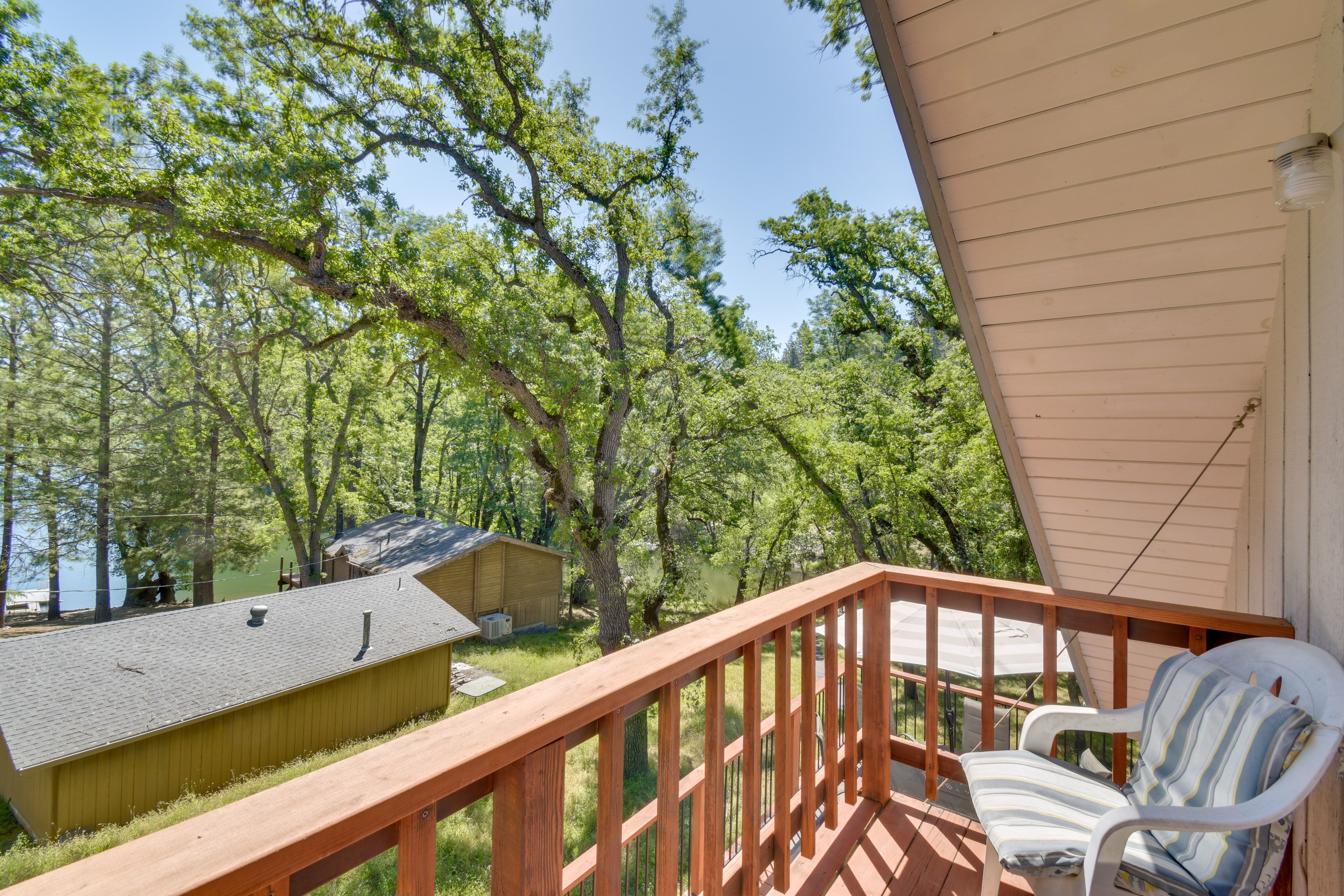 Balcony | Lake Views