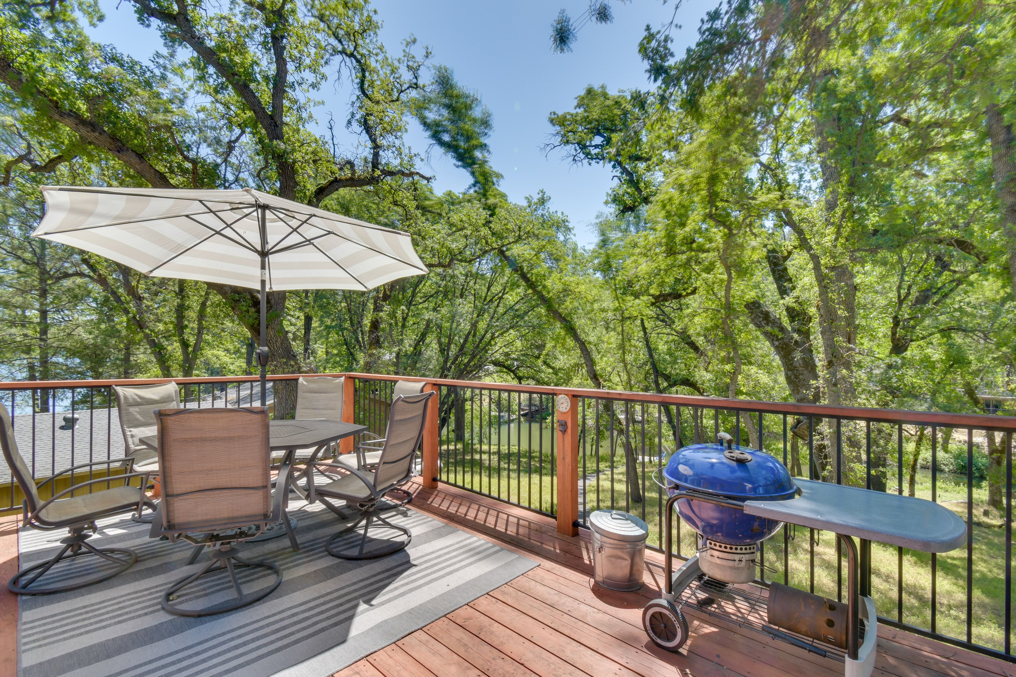 Wraparound Deck | Outdoor Dining