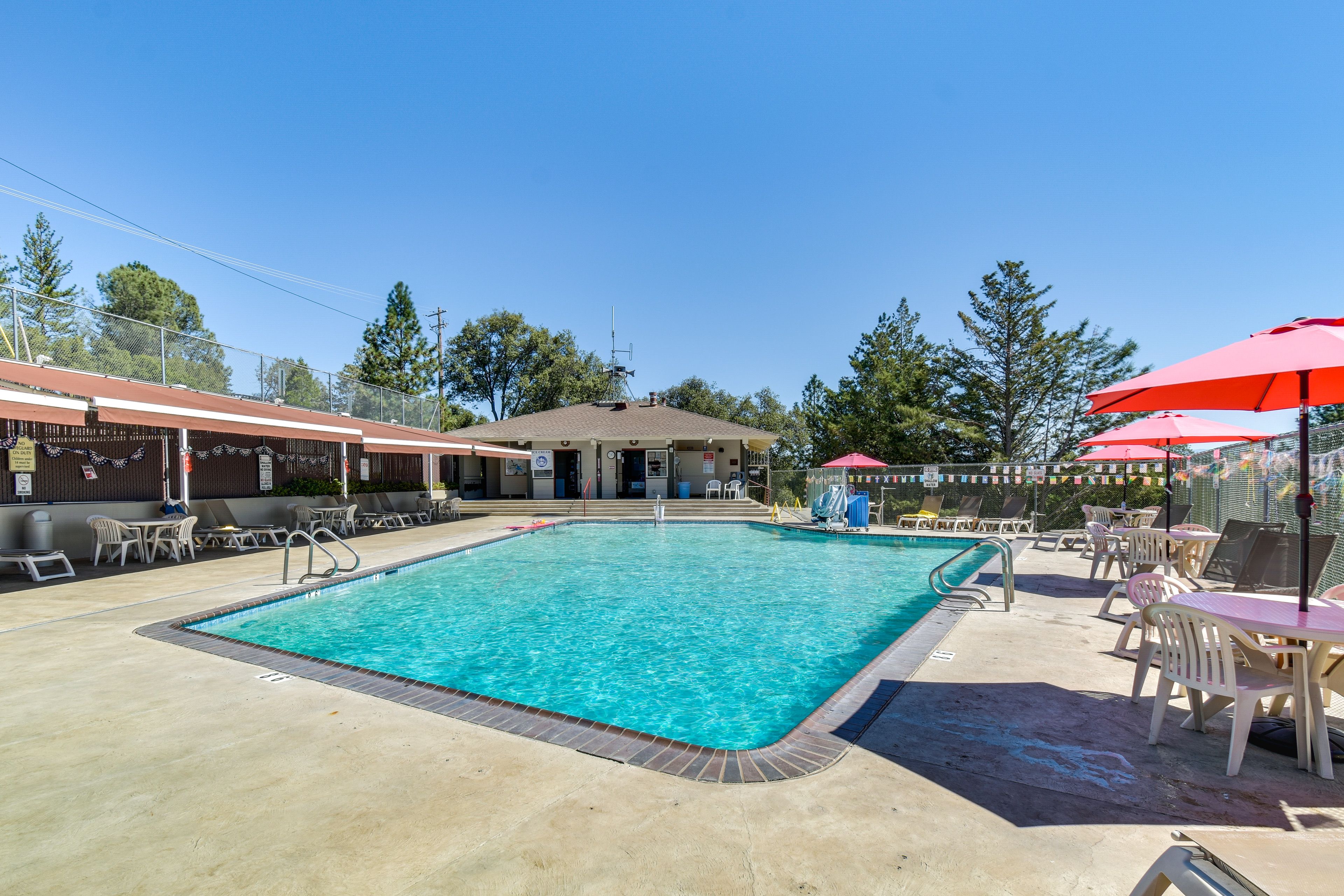 Pine Mountain Lake Amenities | Outdoor Pool | Tennis Courts