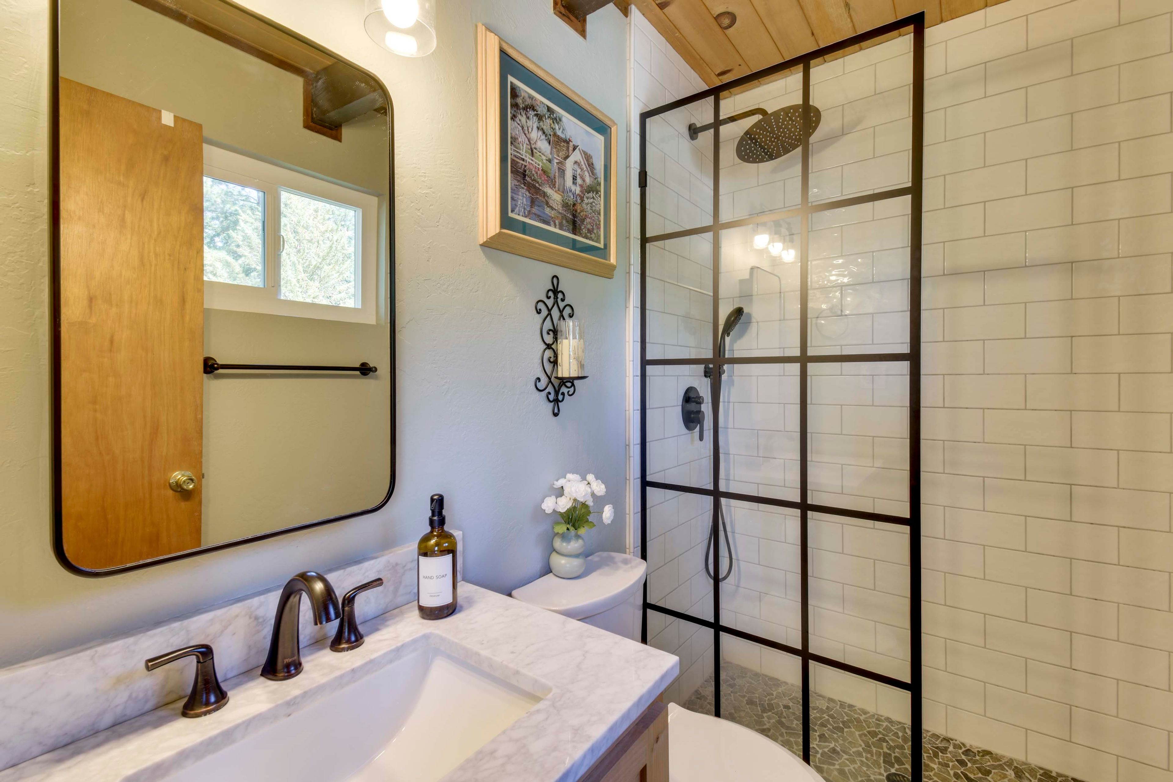 Full Bathroom | Towels & Linens Provided | 1st Floor