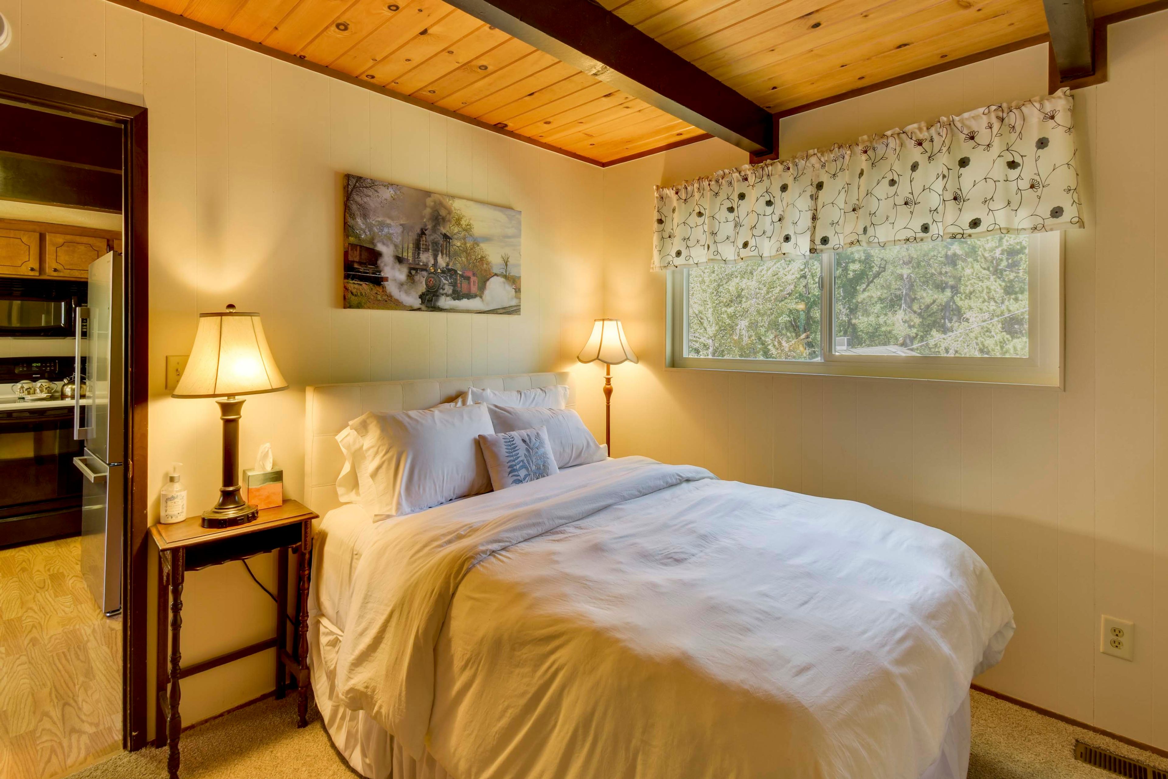 Bedroom 1 | Queen Bed | 1st Floor