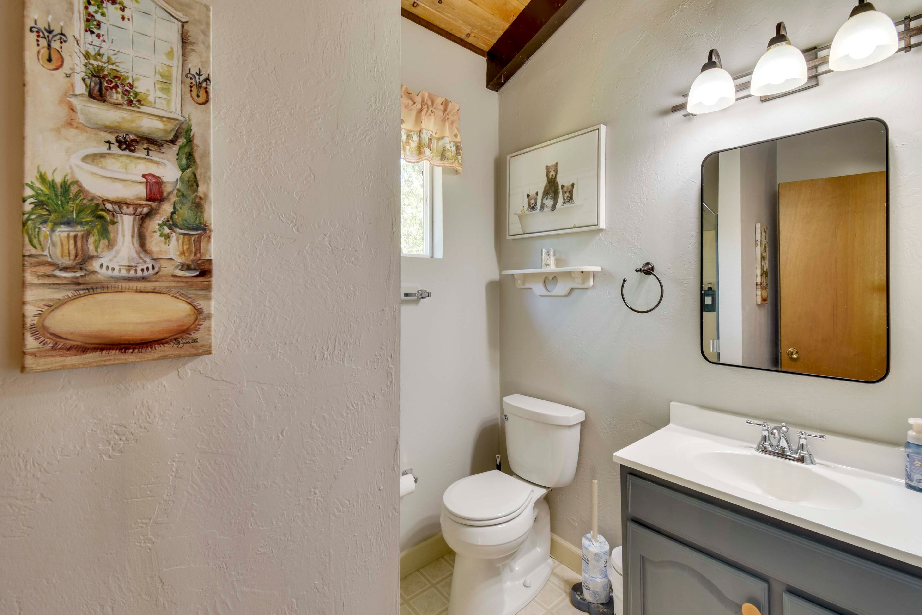Full Bathroom | 2nd Floor