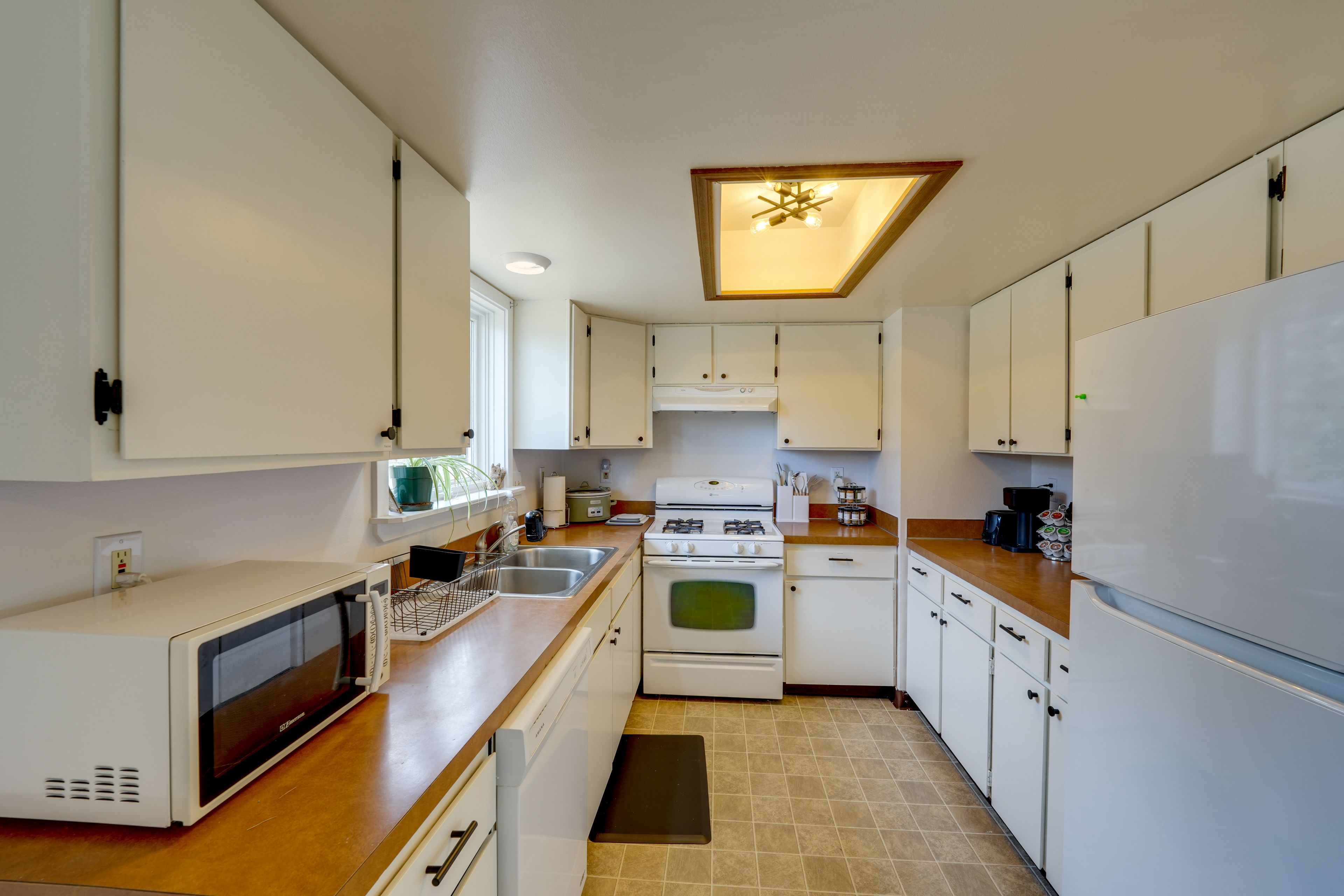 Well-Equipped Kitchen | Keurig Coffee Maker | Cooking Basics
