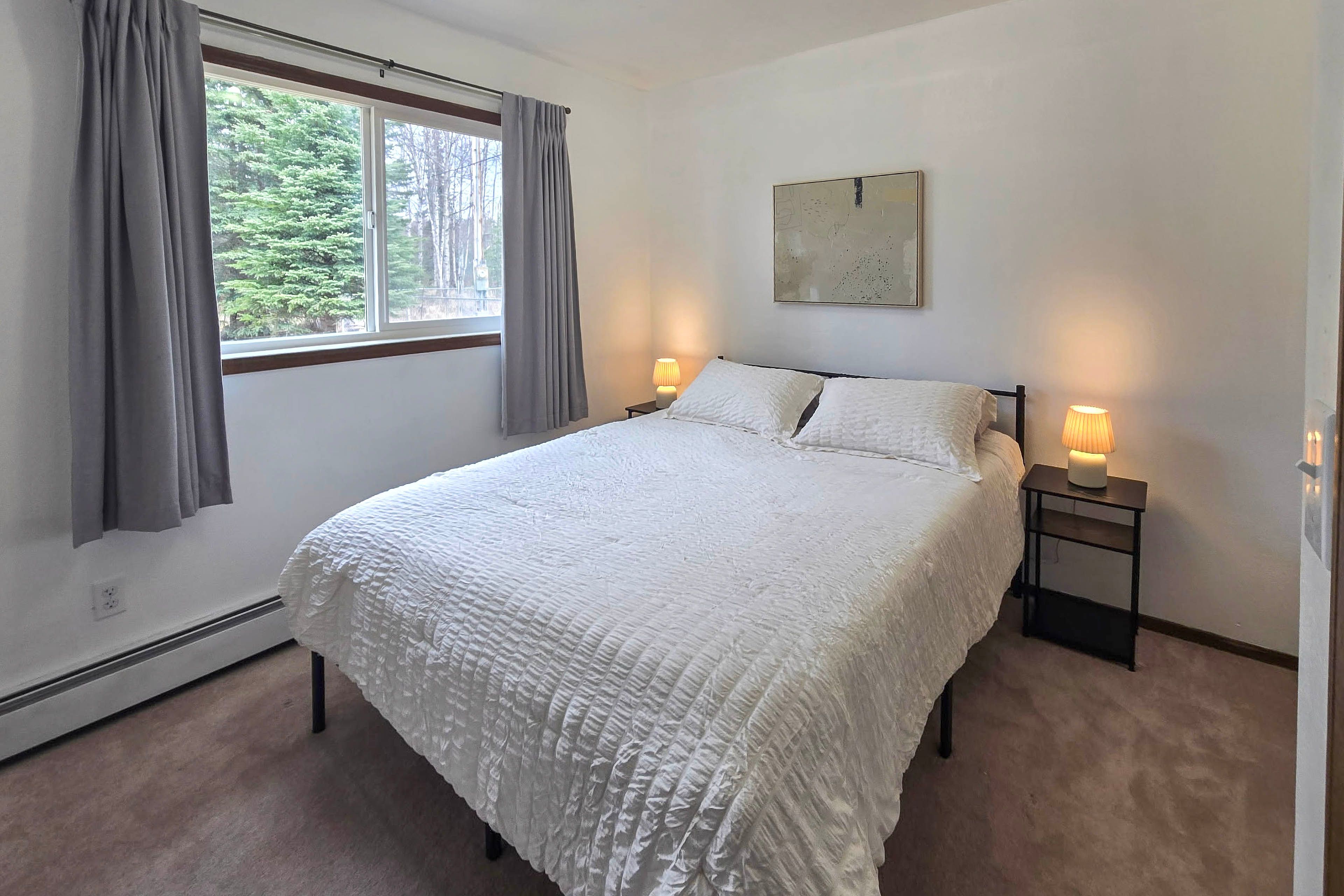 Bedroom 1 | Queen Bed
