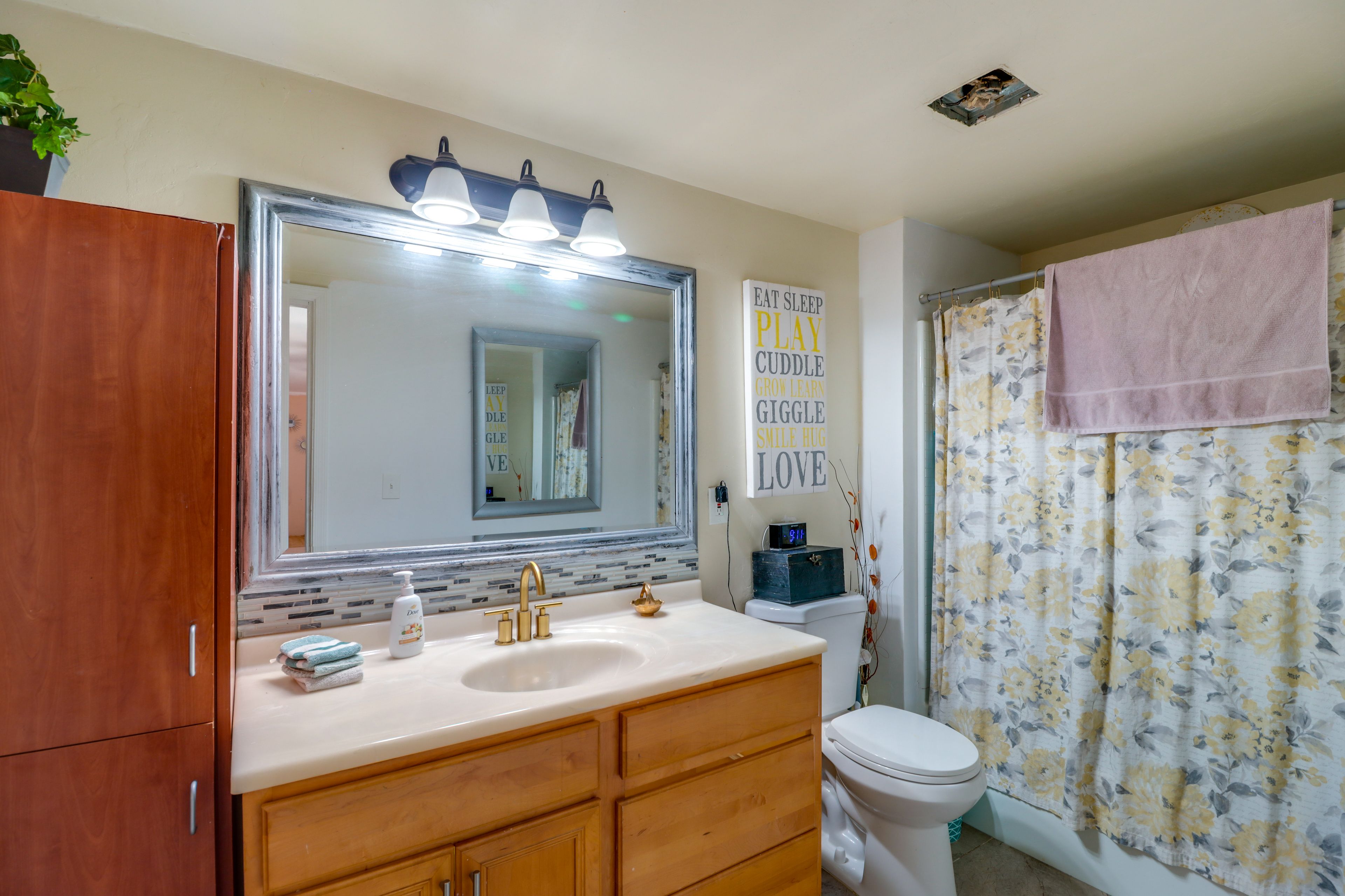 Full Bathroom