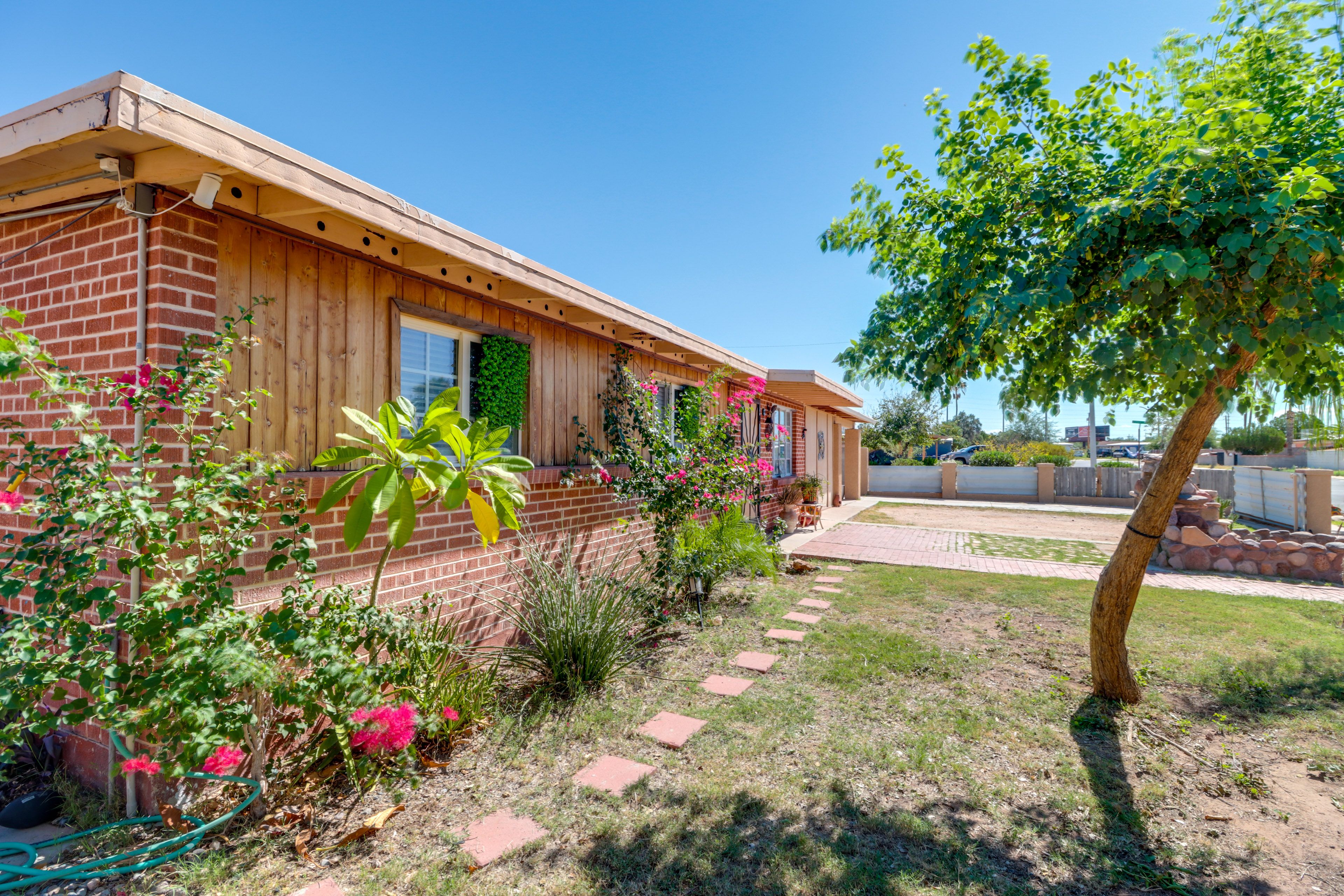 Parking | Carport (1 Vehicle) | Driveway (2 Vehicles)