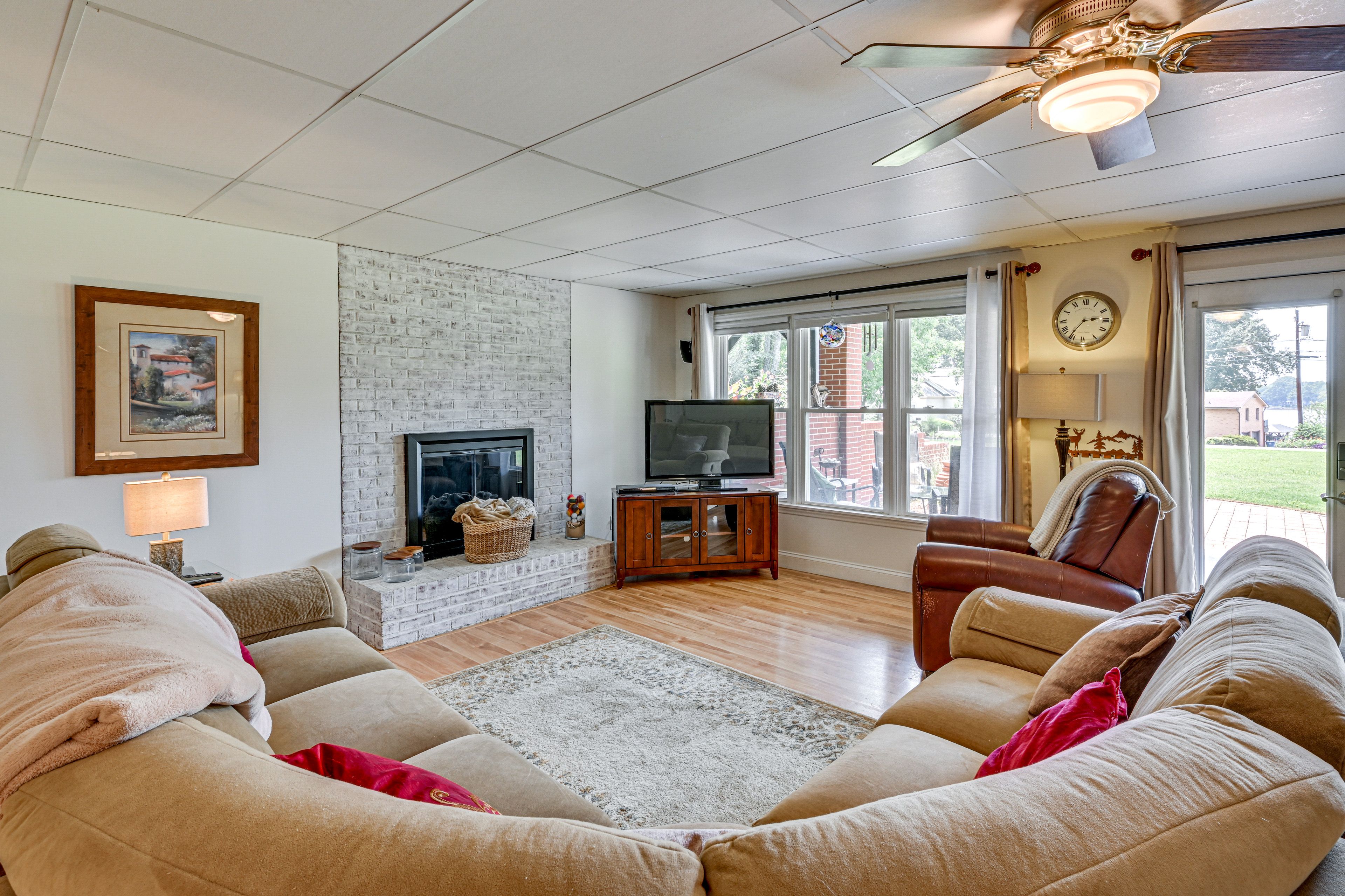 Living Room | Queen Sleeper Sofa