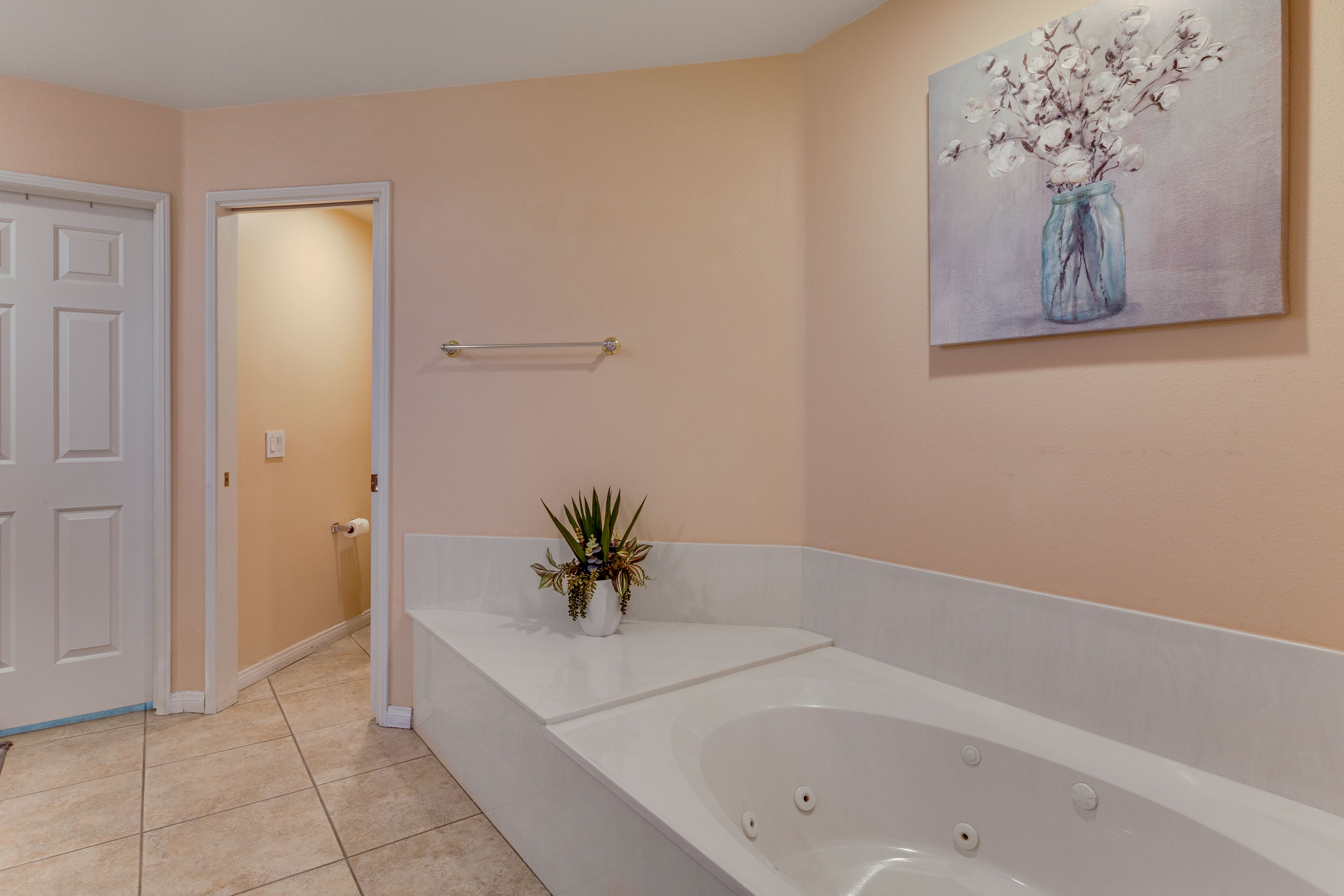 Full Bathroom | 1st Floor