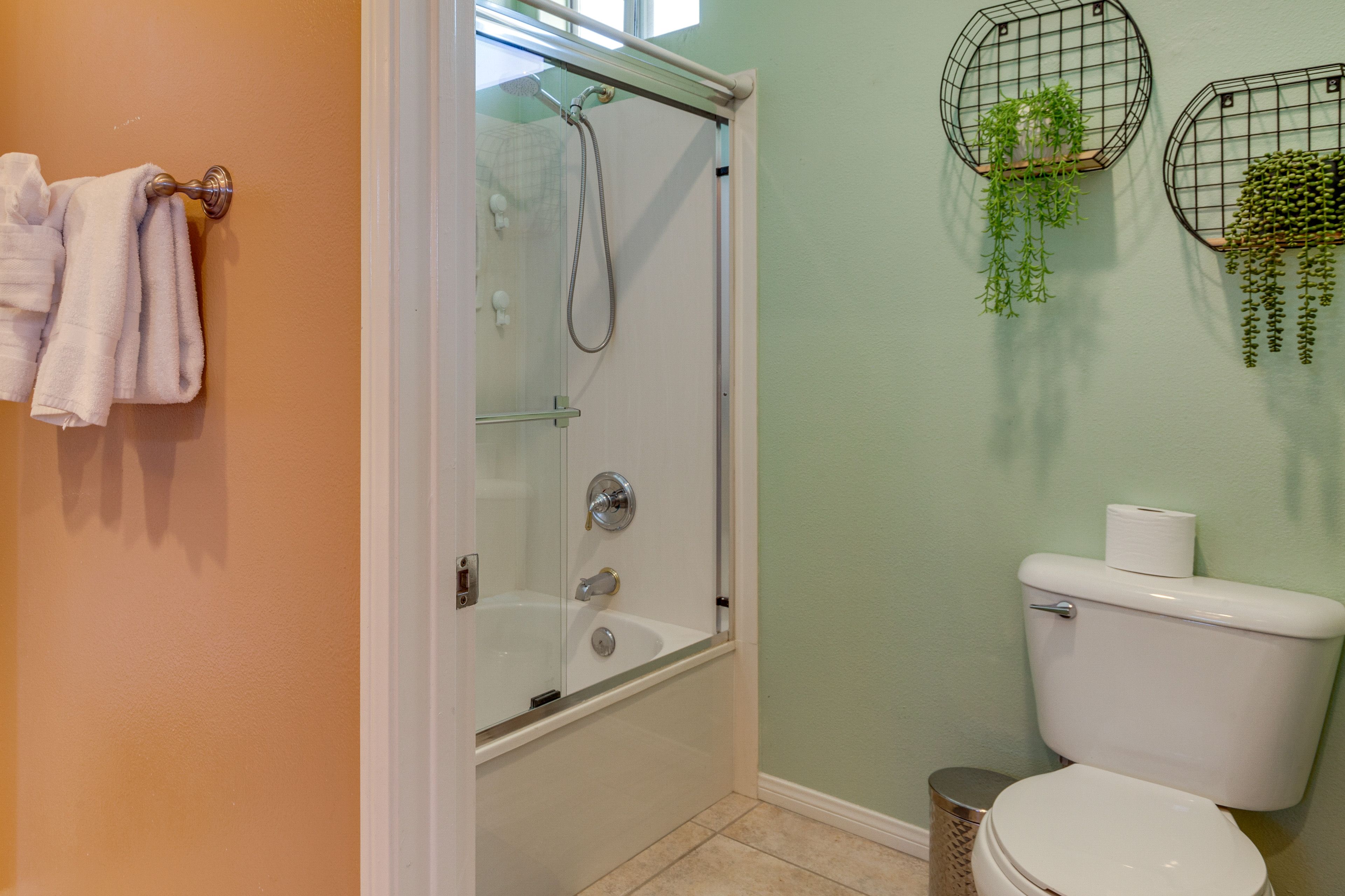 Full Bathroom | 2nd Floor