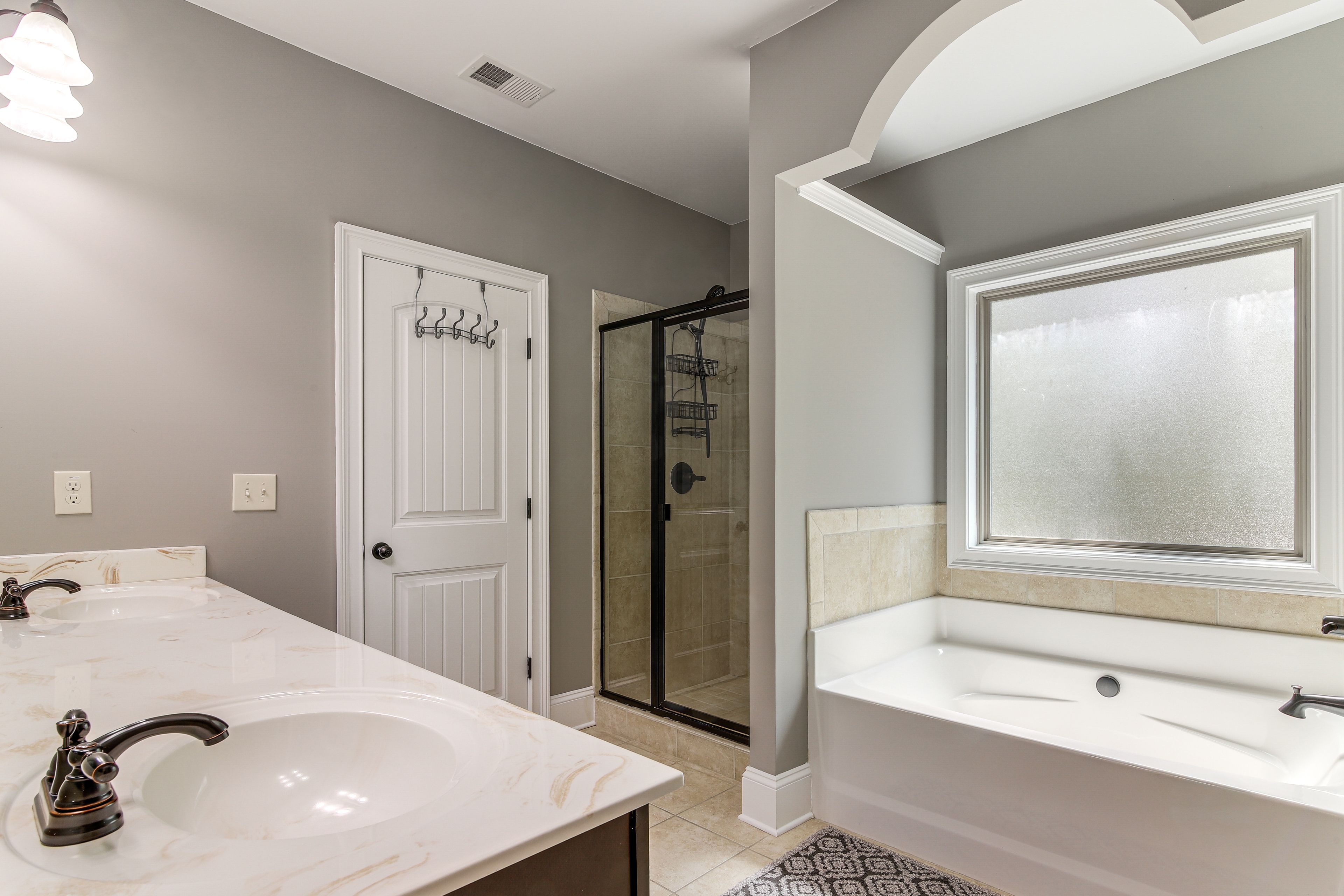 En-Suite Bathroom | 1st Floor