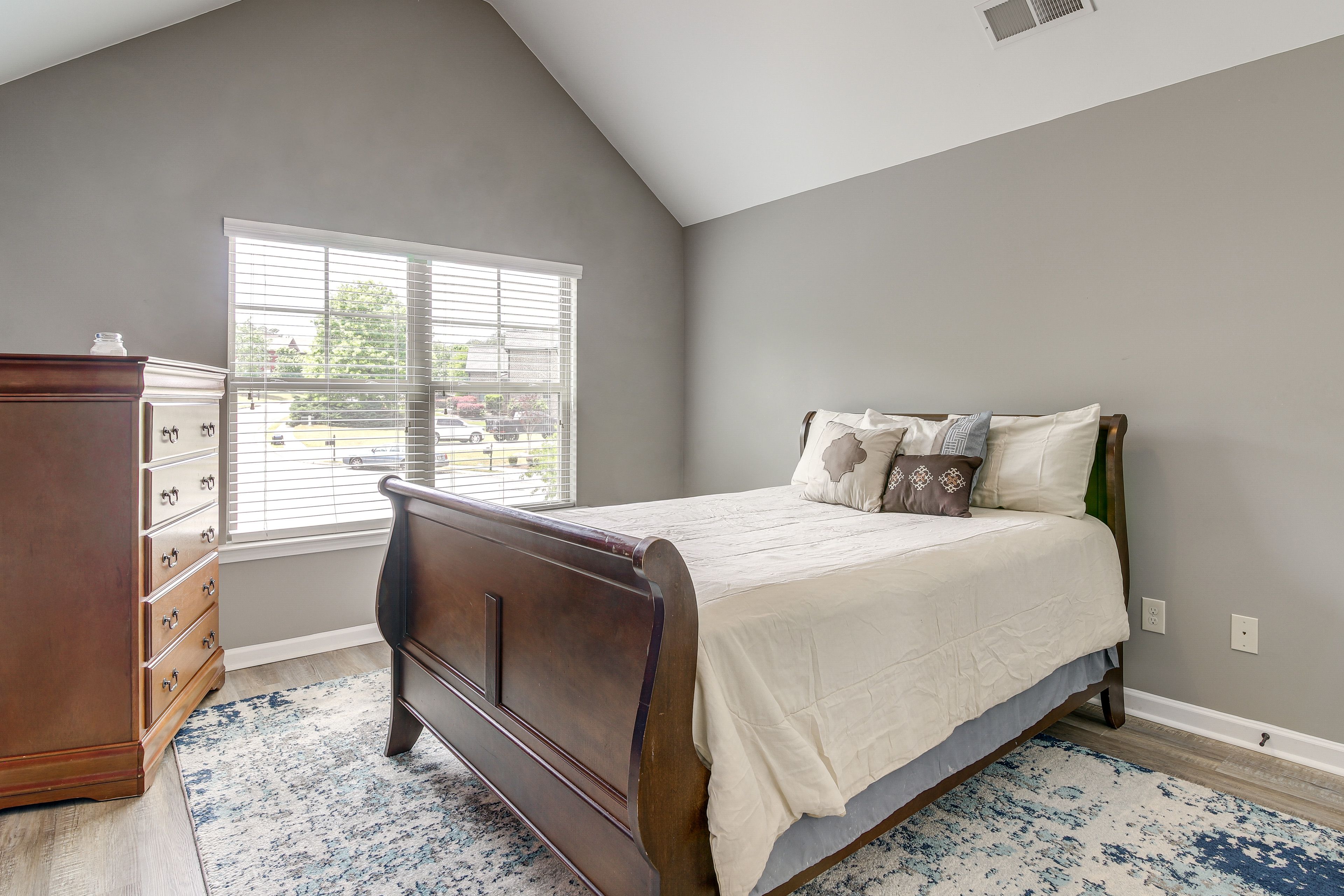 Bedroom 5 | Queen Bed | 2nd Floor