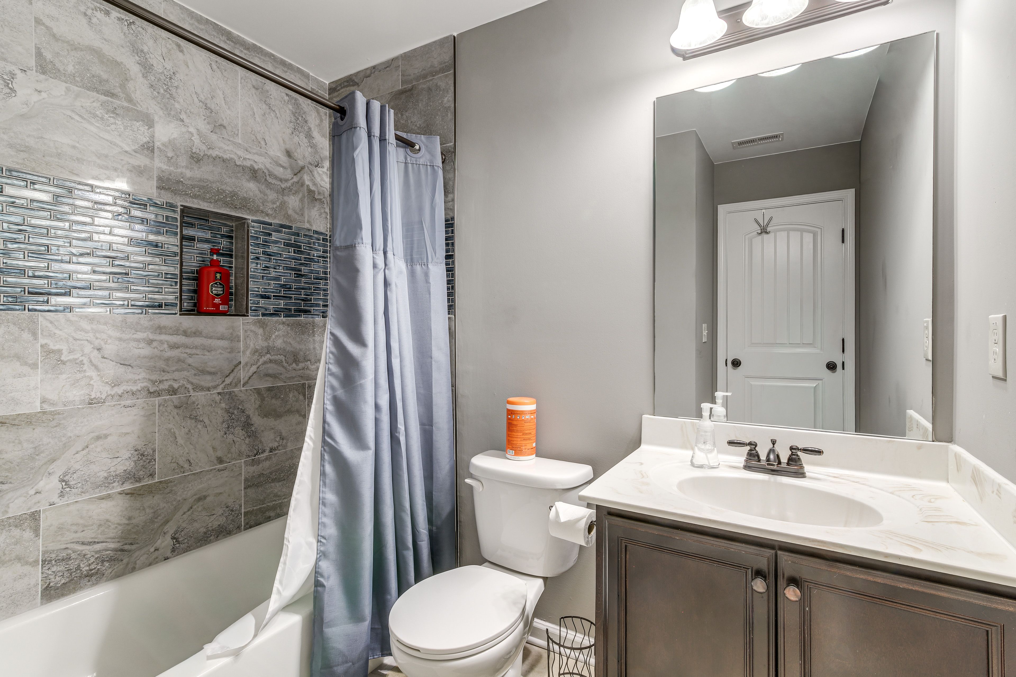 En-Suite Bathroom | 2nd Floor