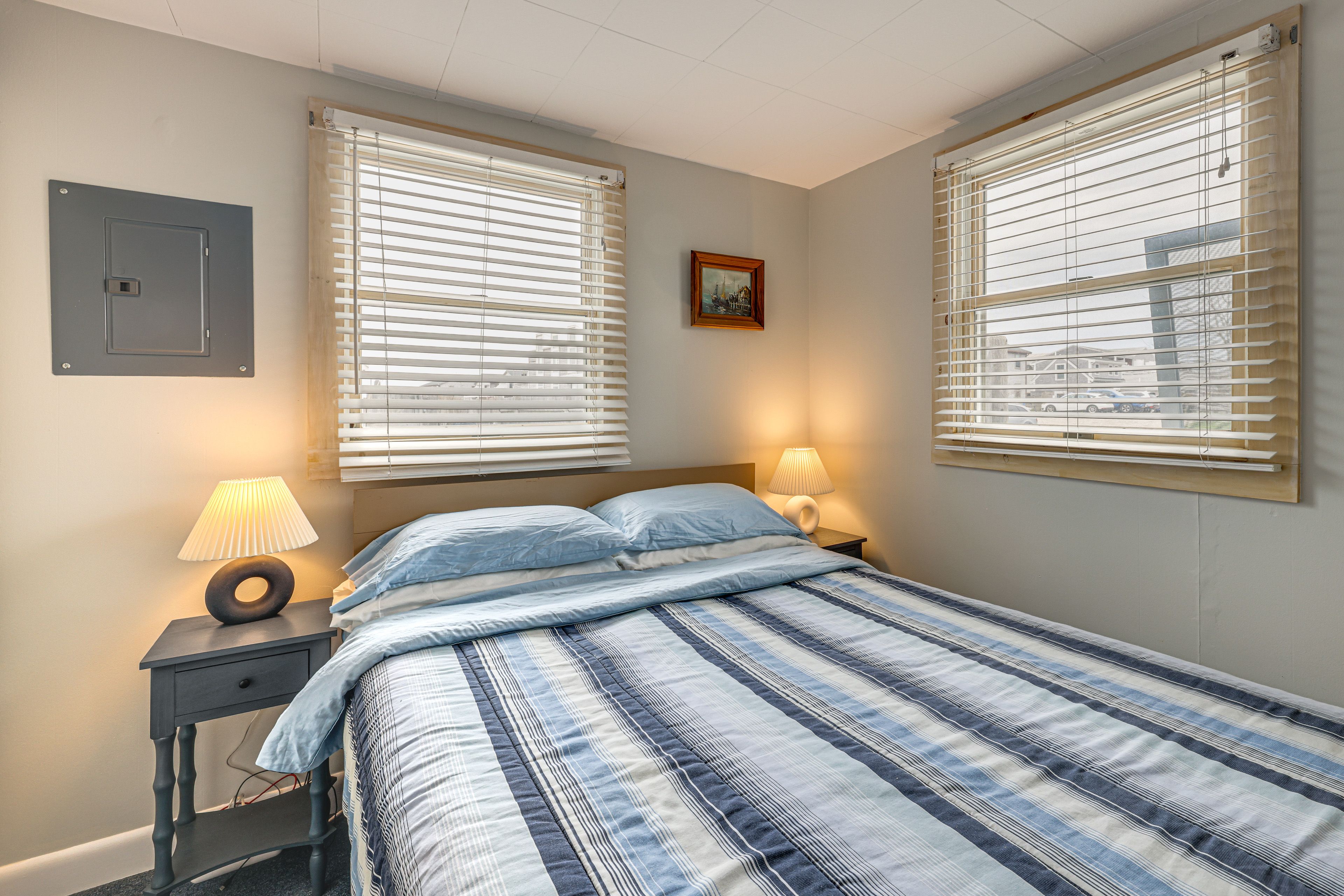 Bedroom | Queen Bed