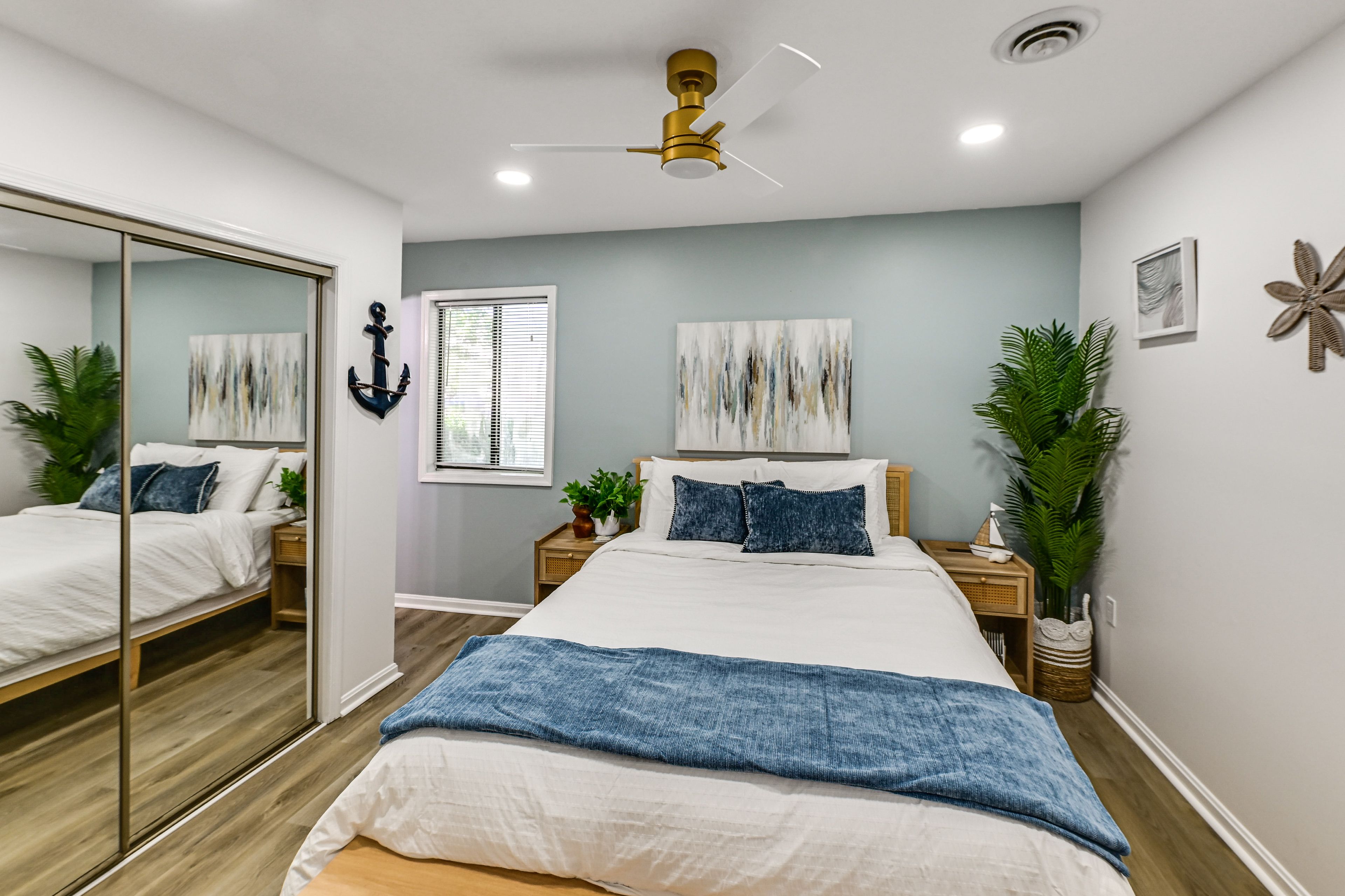Bedroom 1 | Queen Bed