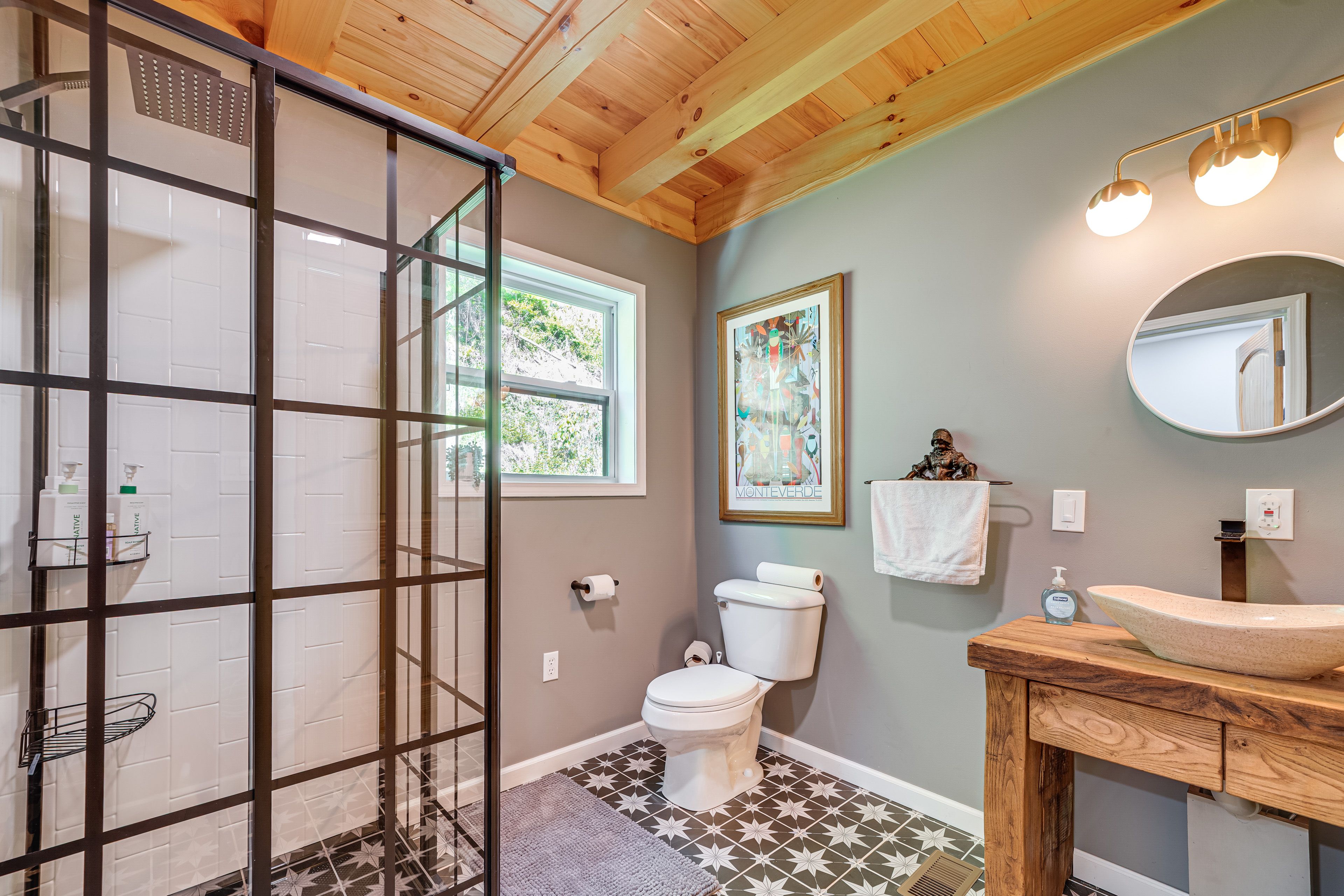 Bathroom | Main Level