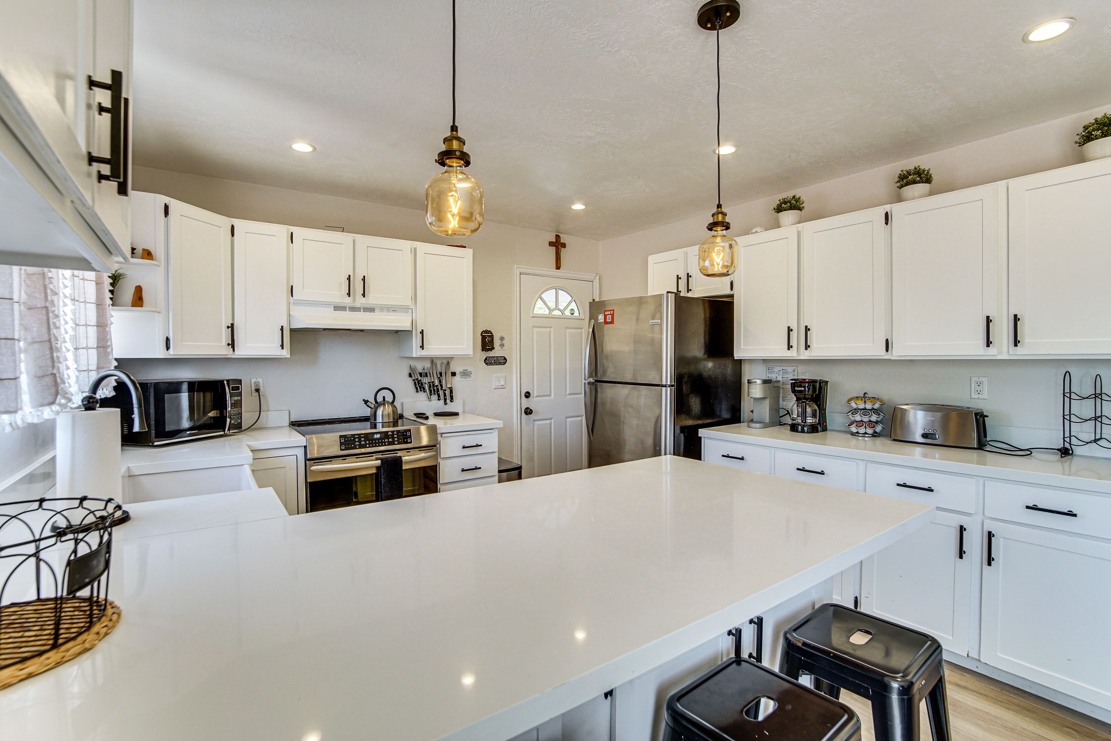 Kitchen | Main Level