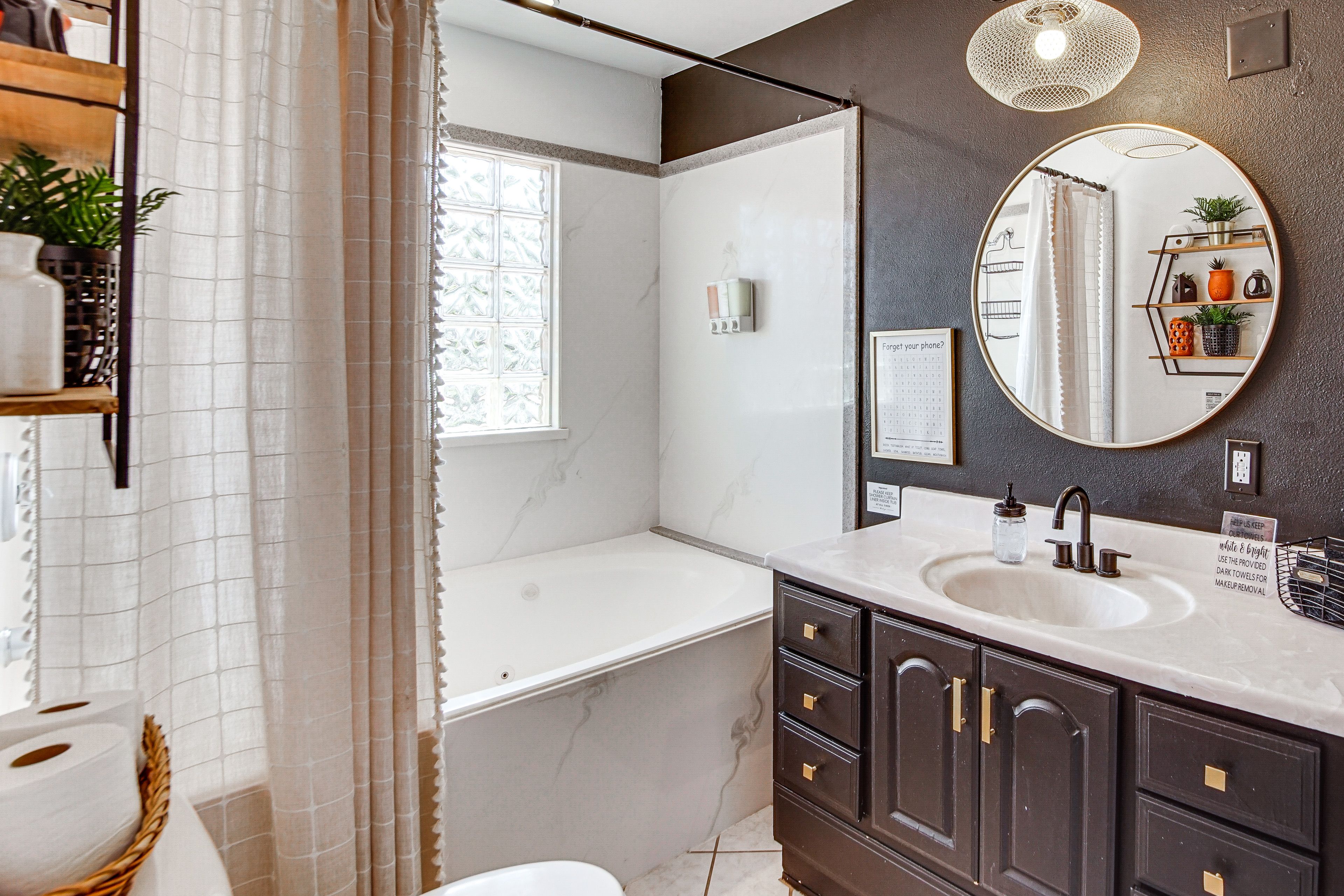 Full Bathroom | Upper Level