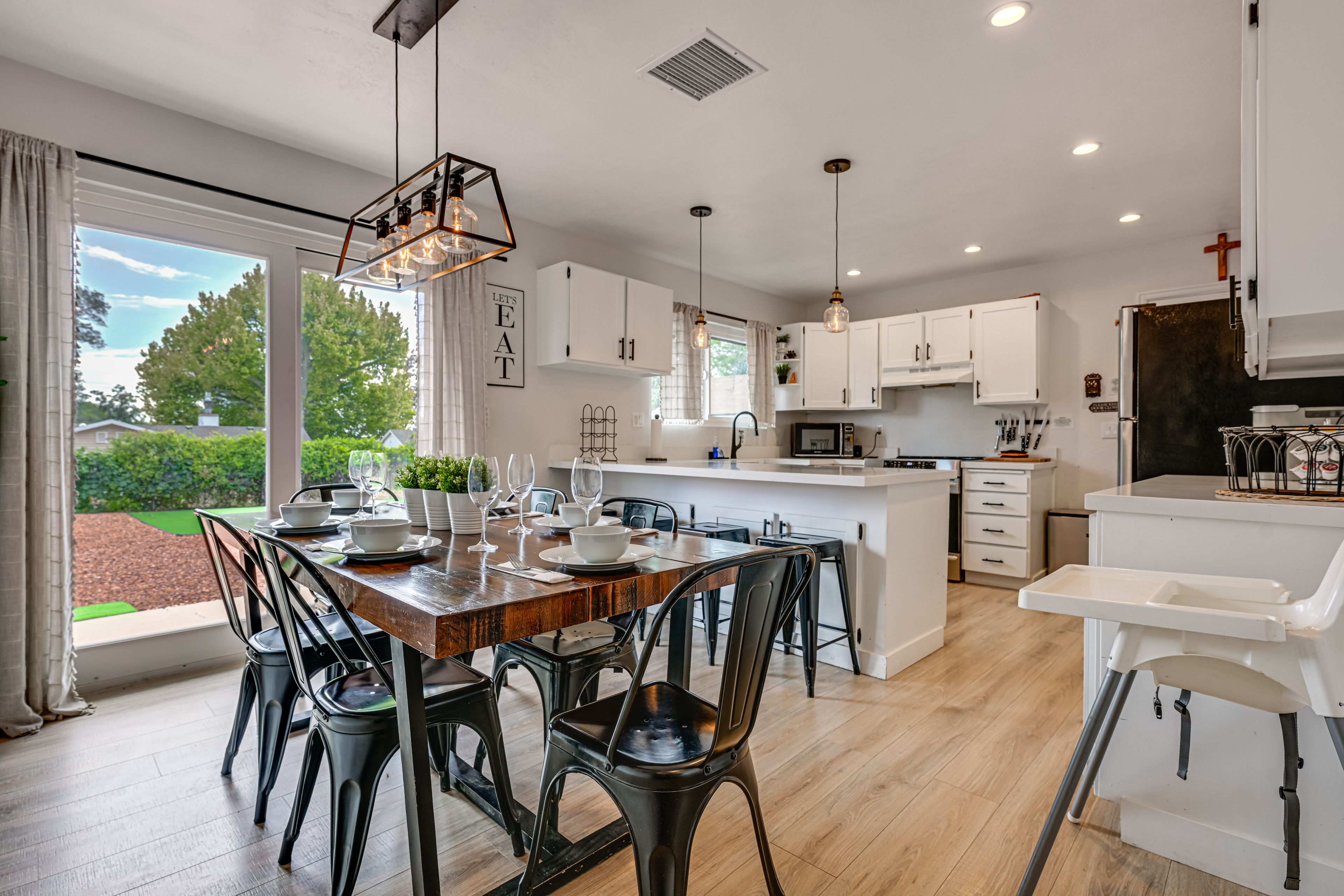 Kitchen | Main Level