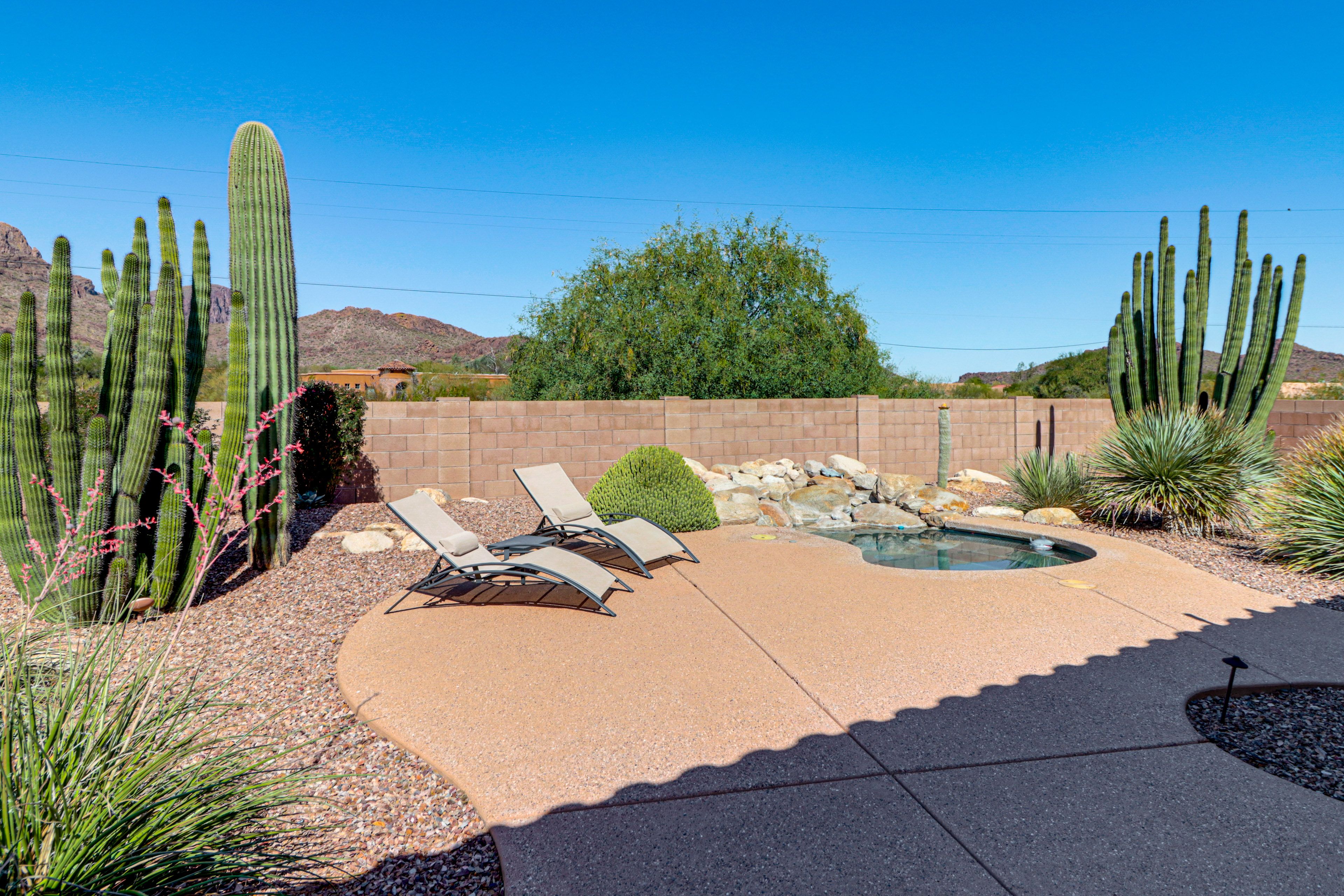 Private Backyard | Mini Pool | Fire Pit Table | Outdoor Games