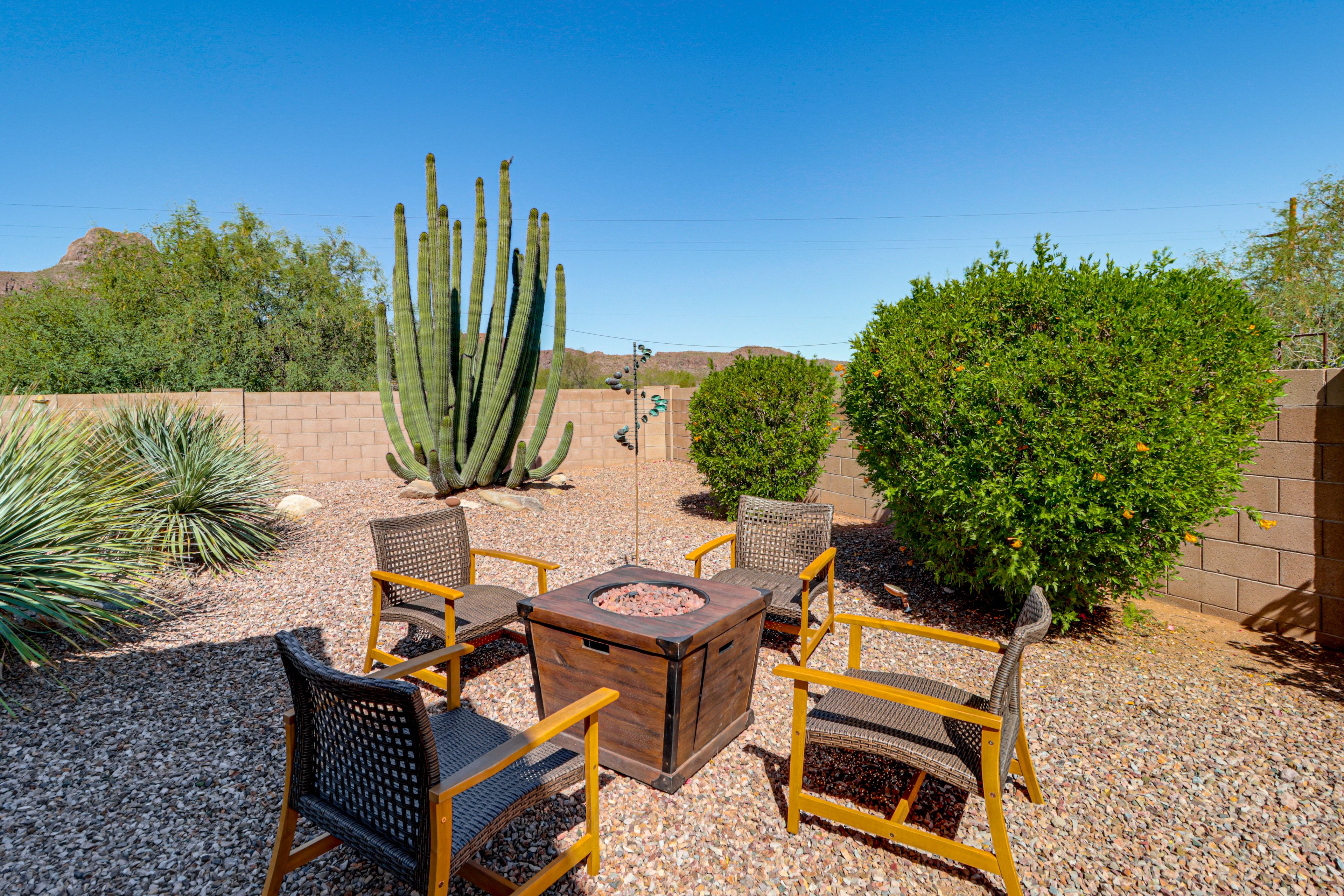 Private Backyard | Gas Fire Pit | Mini Pool (Heated w/ Fee)