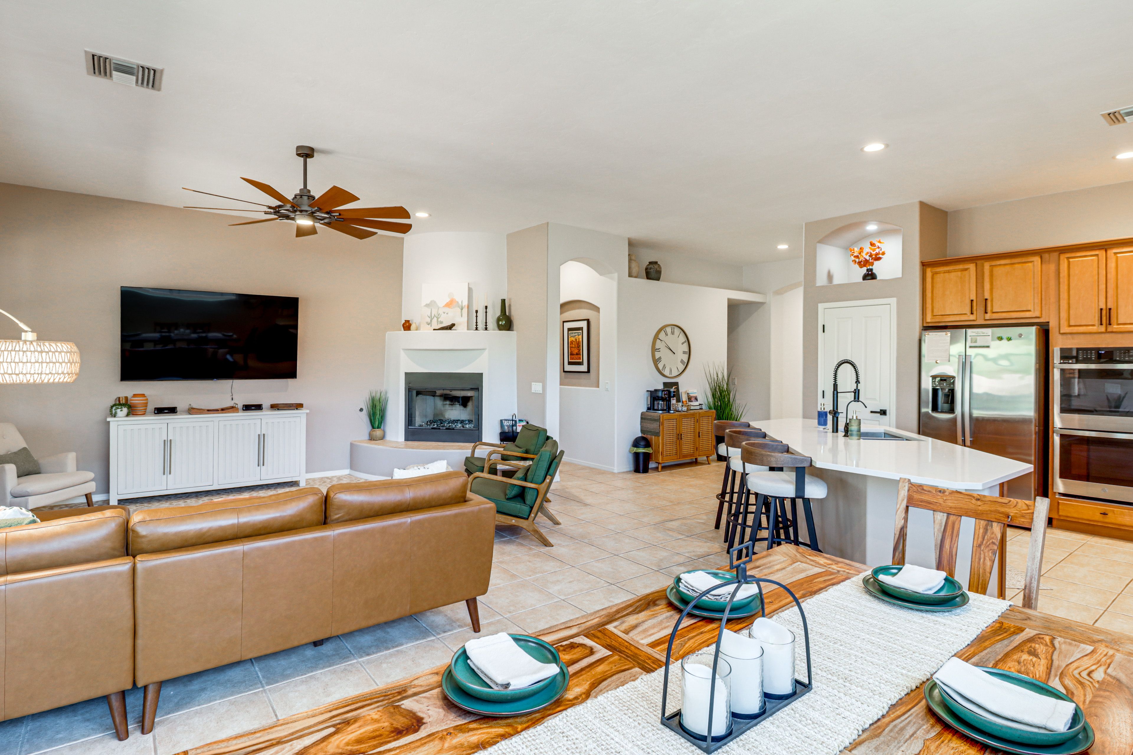 Dining Area | Dishes & Flatware Provided