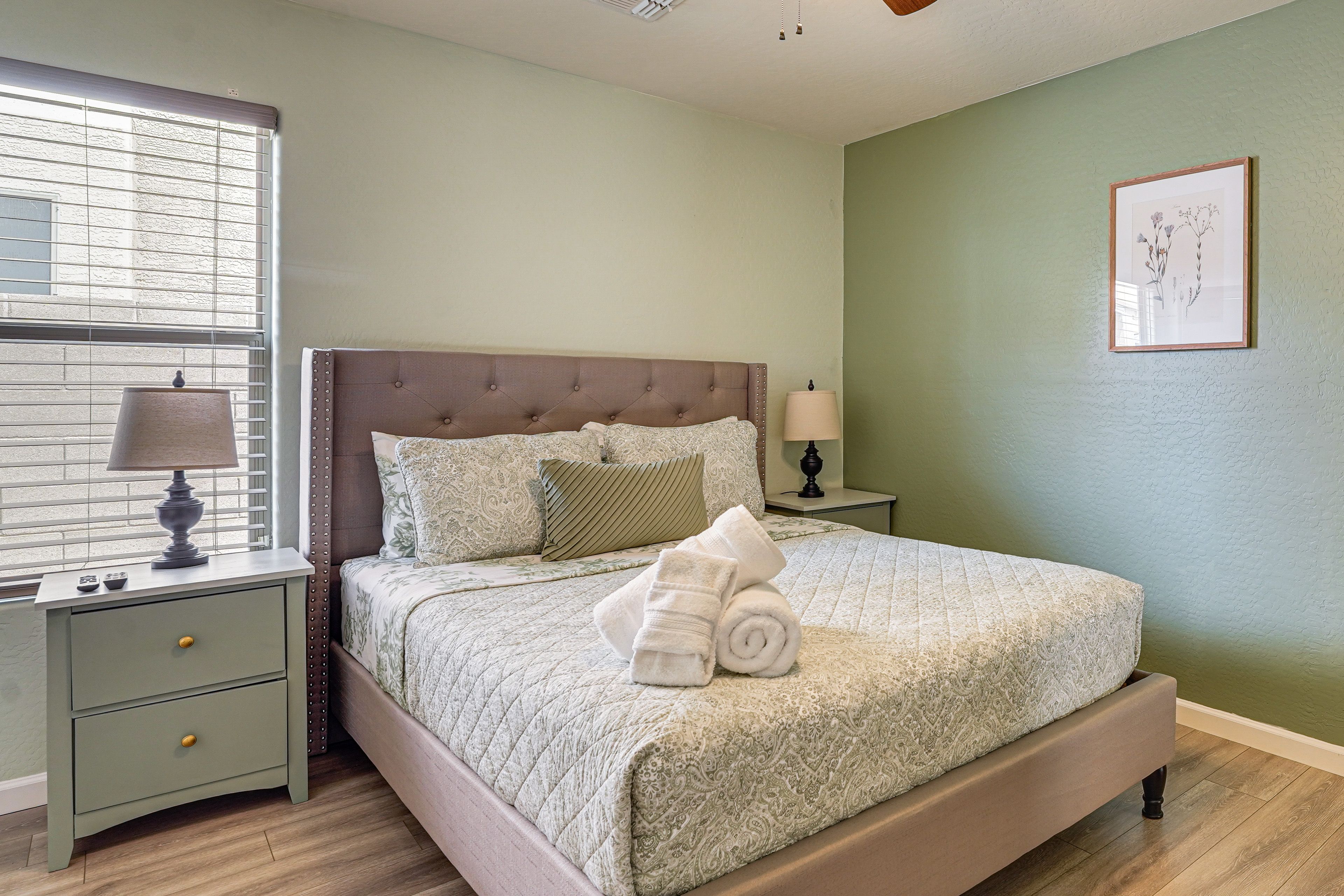 Bedroom 2 | Queen Bed