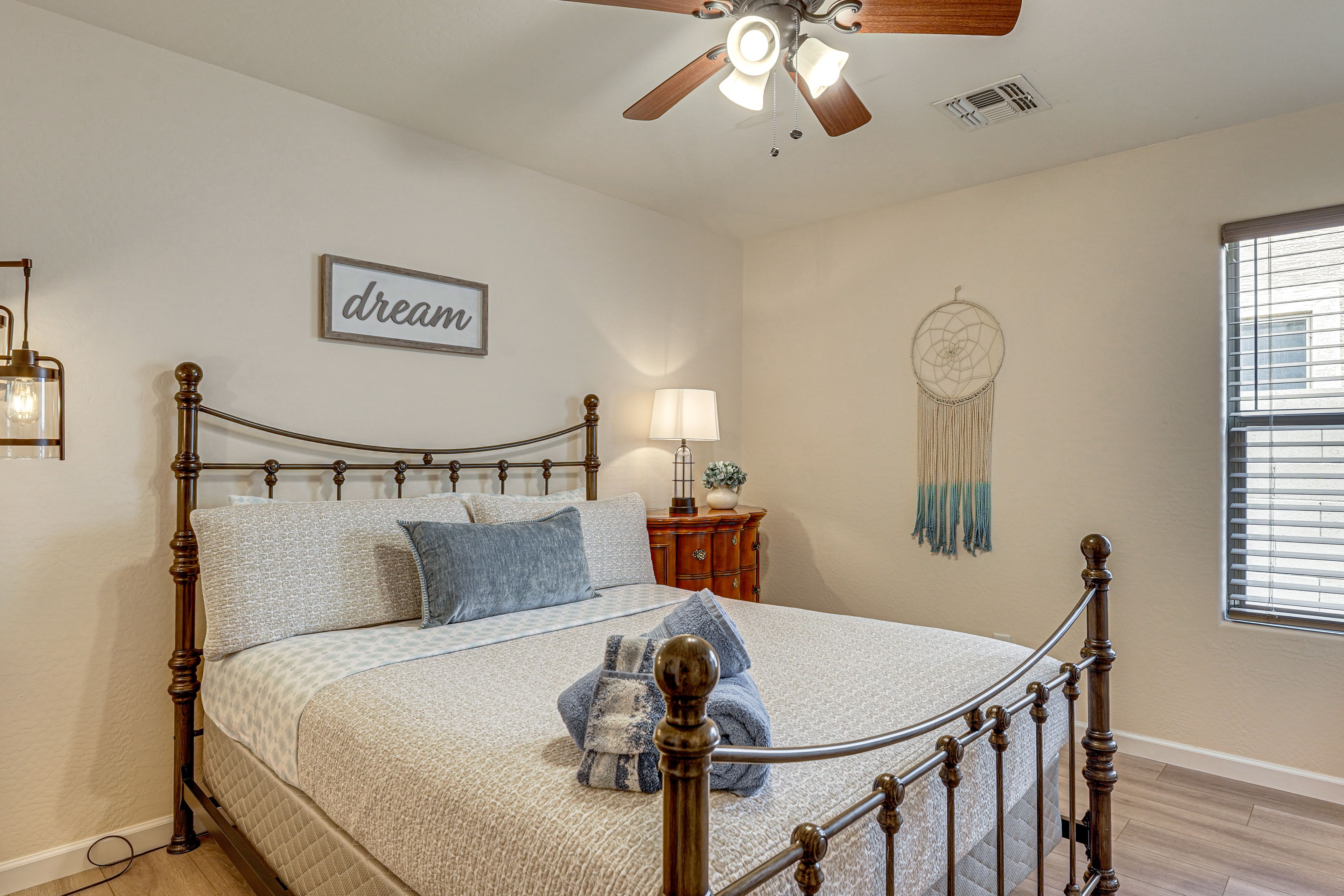 Bedroom 4 | Queen Bed