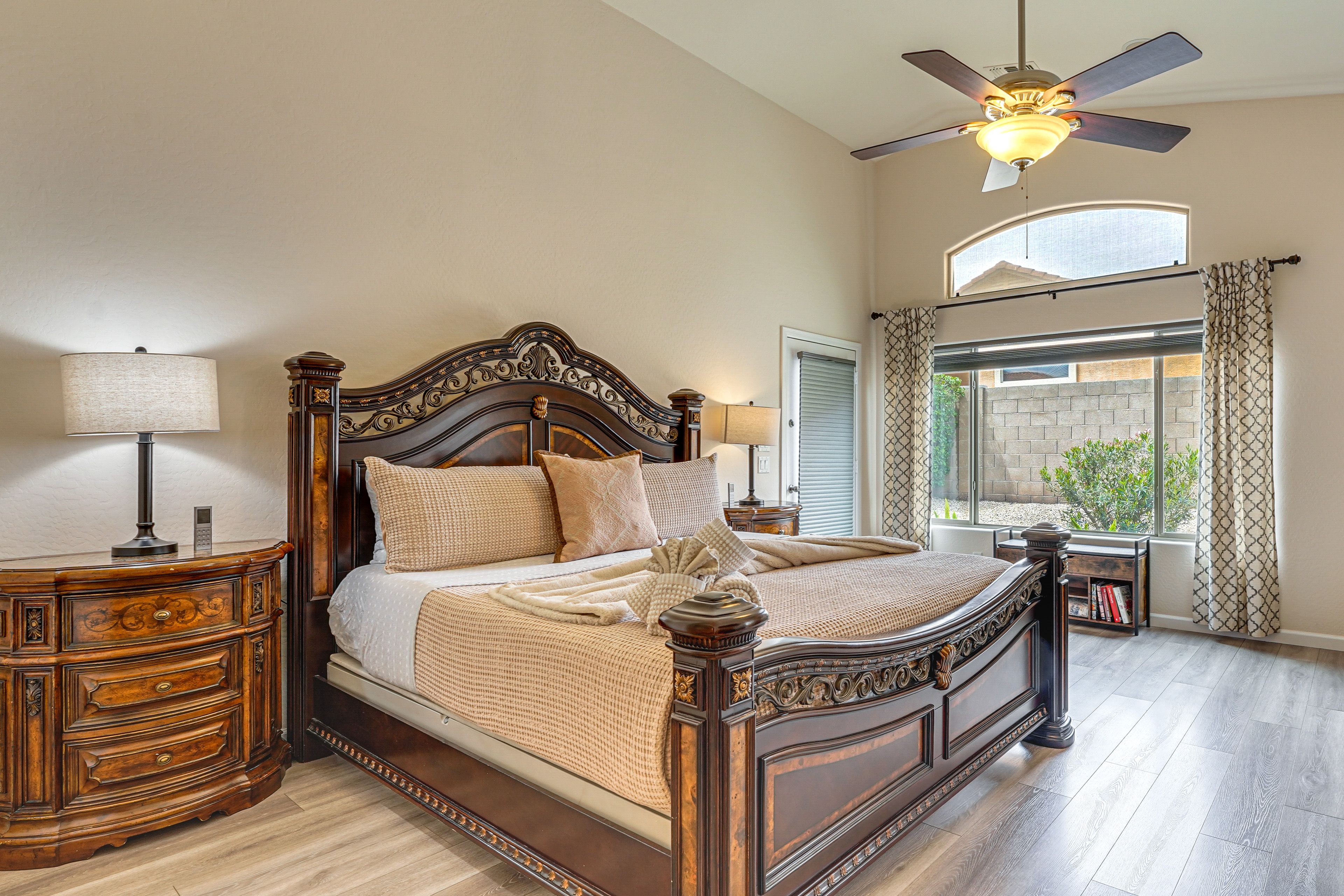 Bedroom 1 | King Bed