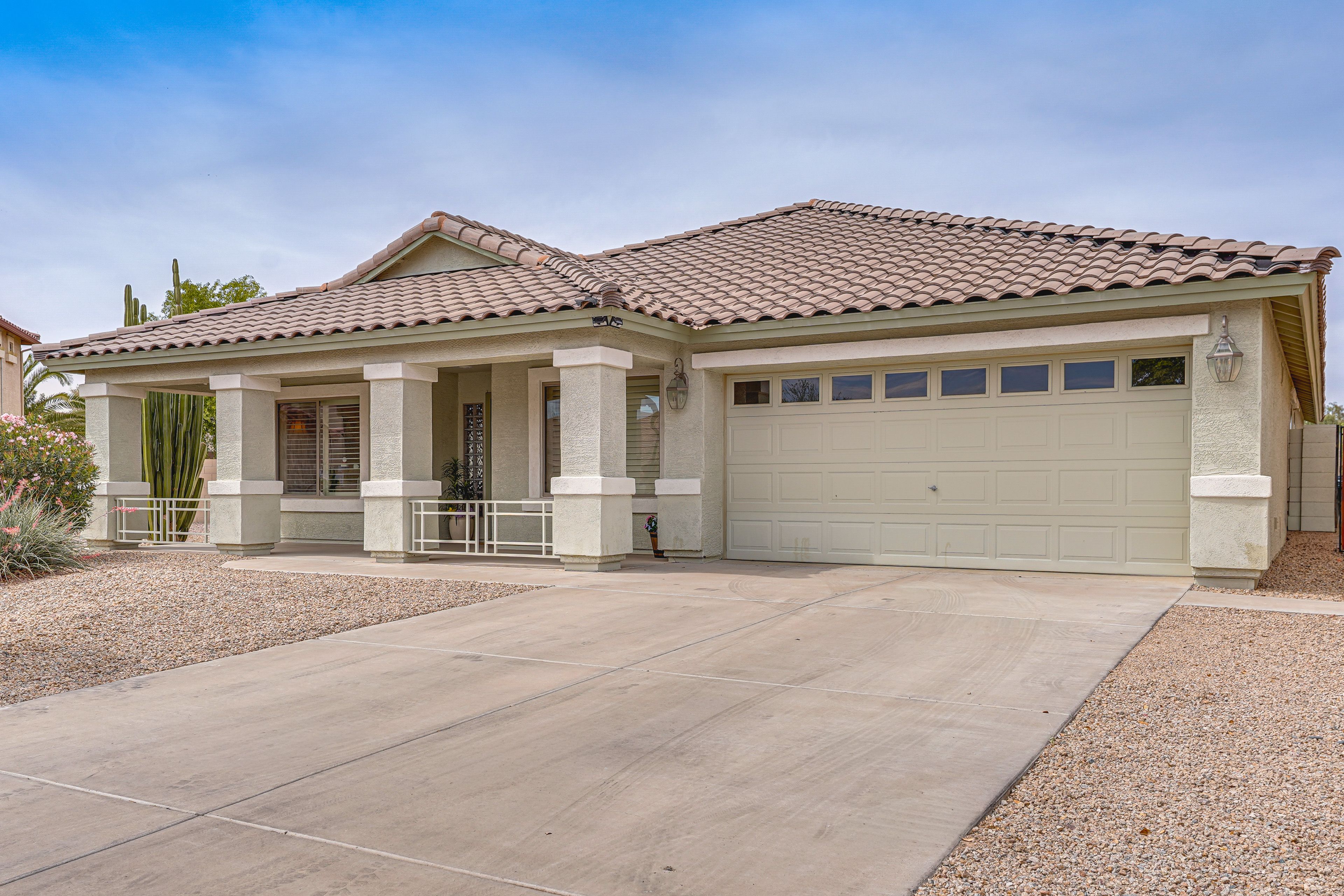 Parking | Driveway (2 Vehicles) | Free Street